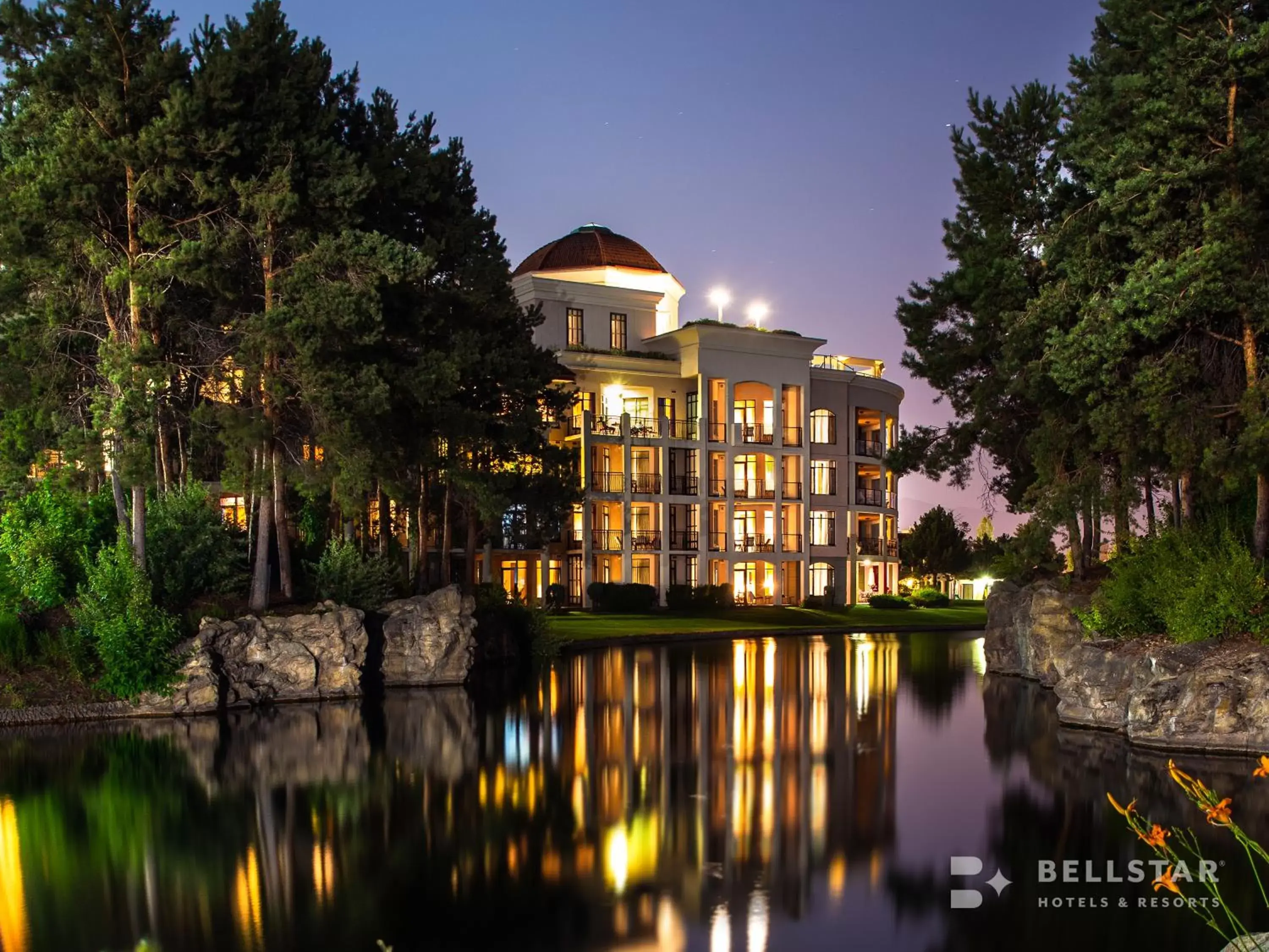 Property Building in The Royal Kelowna - Bellstar Hotels & Resorts