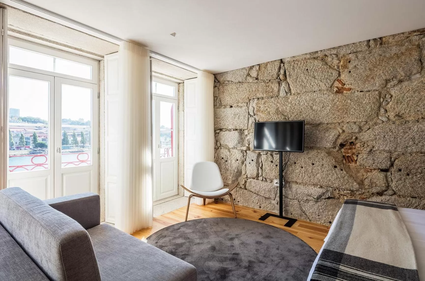 TV and multimedia in Porto River