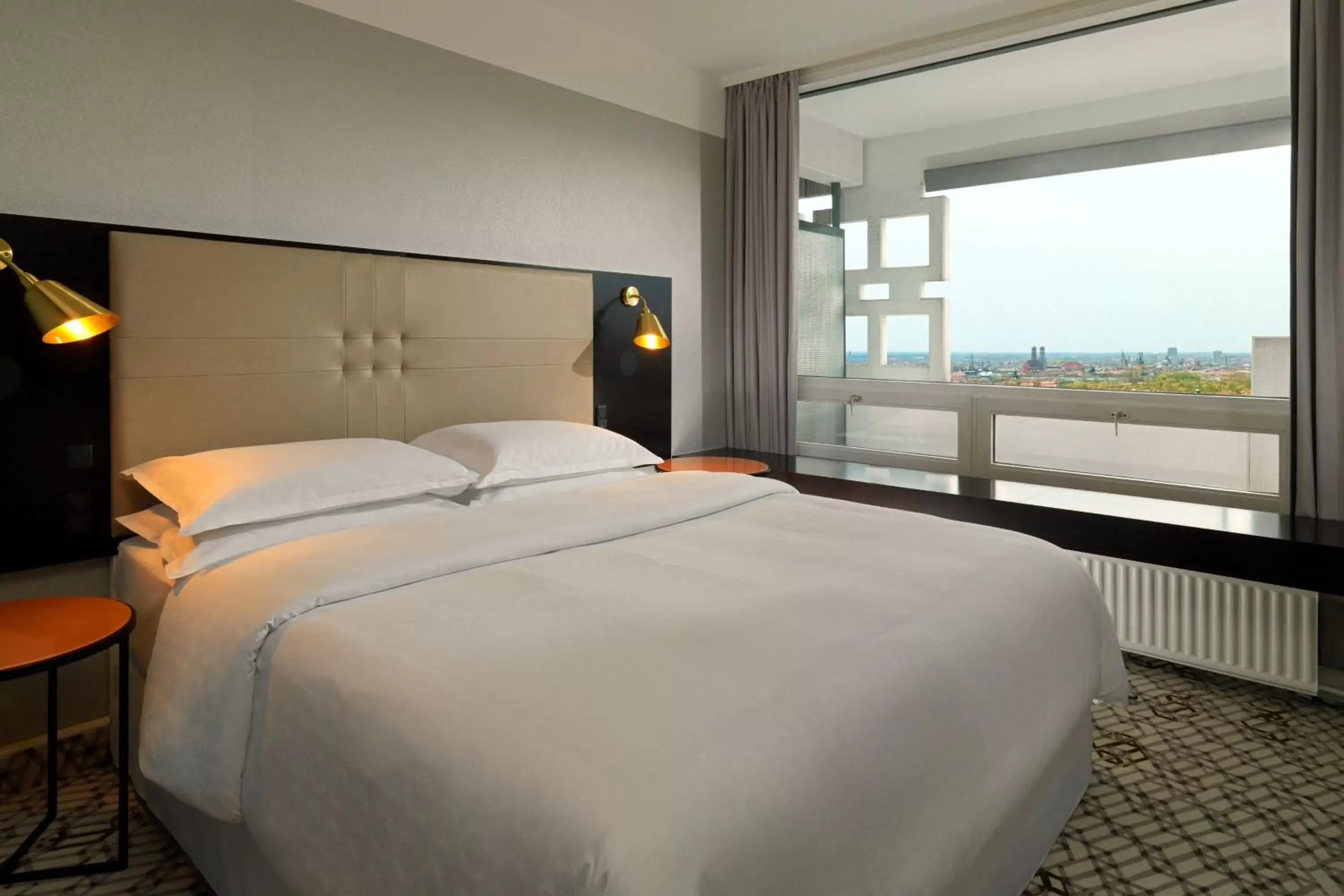 Bedroom, Bed in Four Points by Sheraton Munich Arabellapark