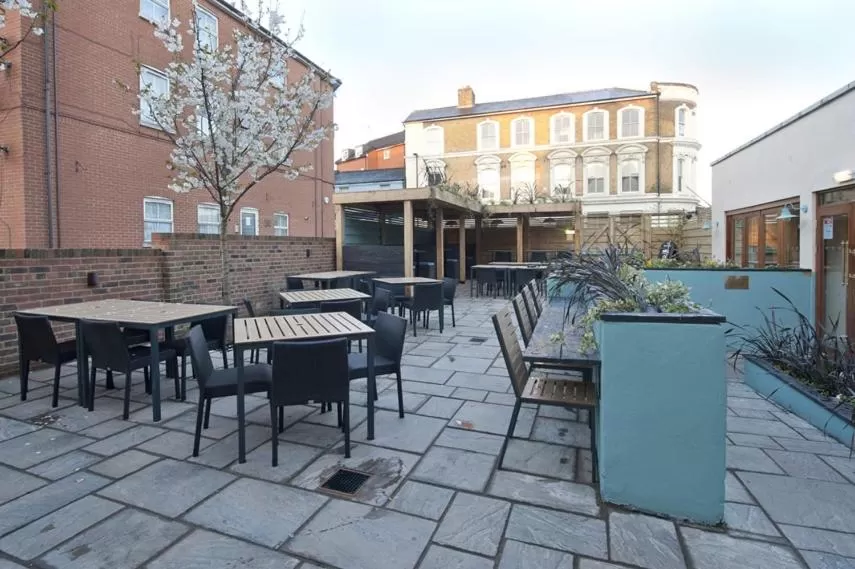 People, Restaurant/Places to Eat in The Queen Hotel Wetherspoon