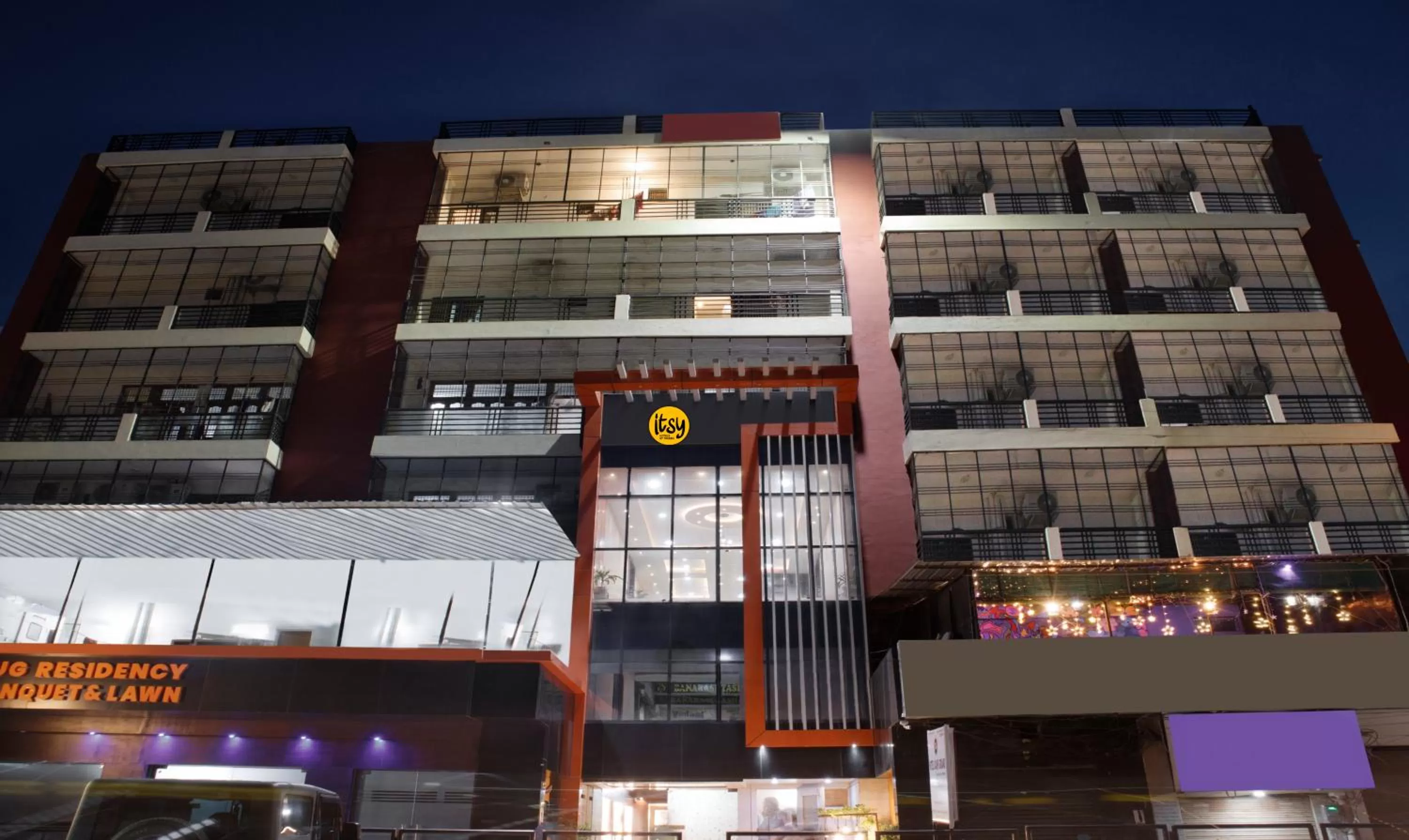 Property building in Itsy Hotels Kashi Grand, BHU