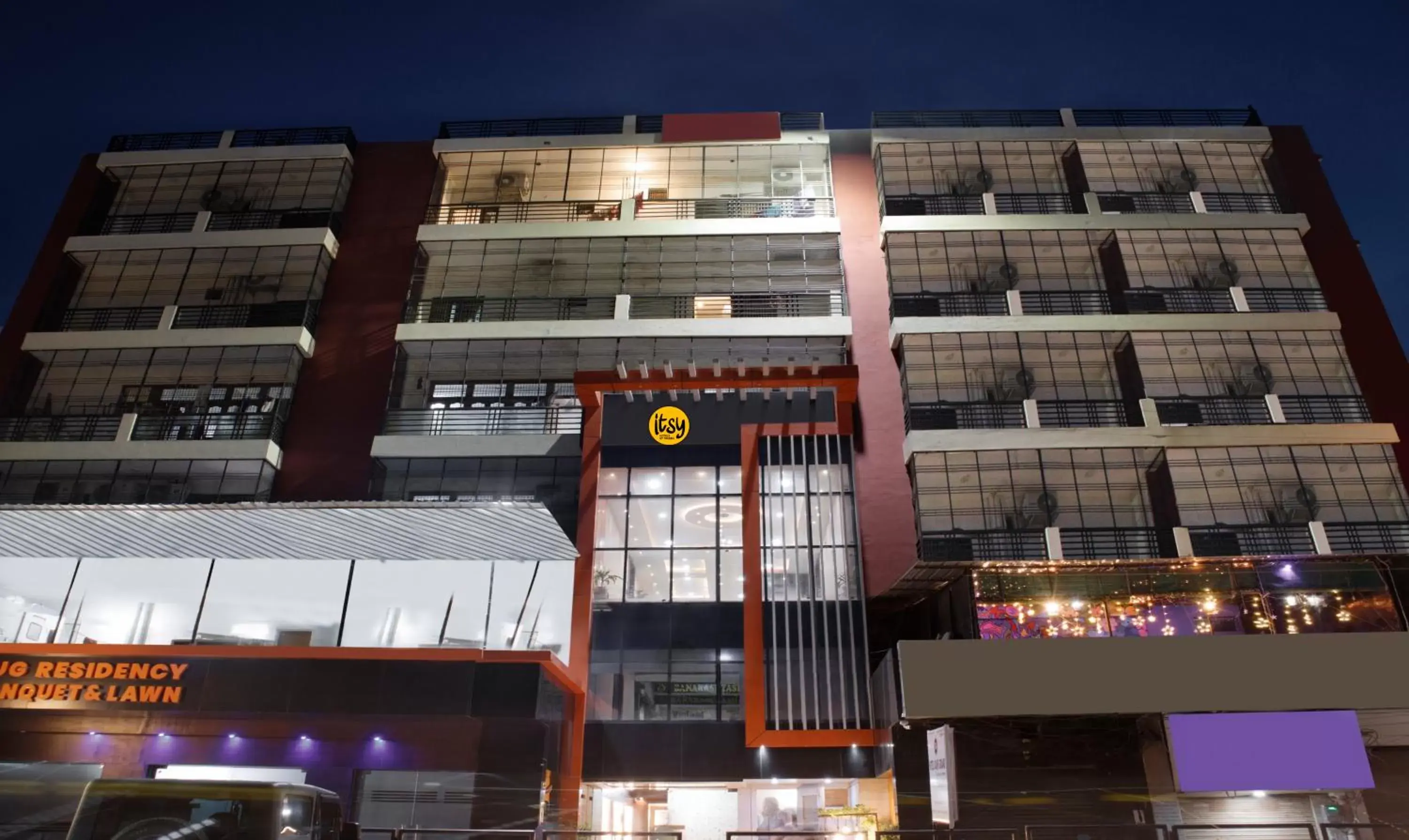 Property building in Itsy Hotels Kashi Grand, BHU Property building in Itsy Hotels Kashi Grand, BHU