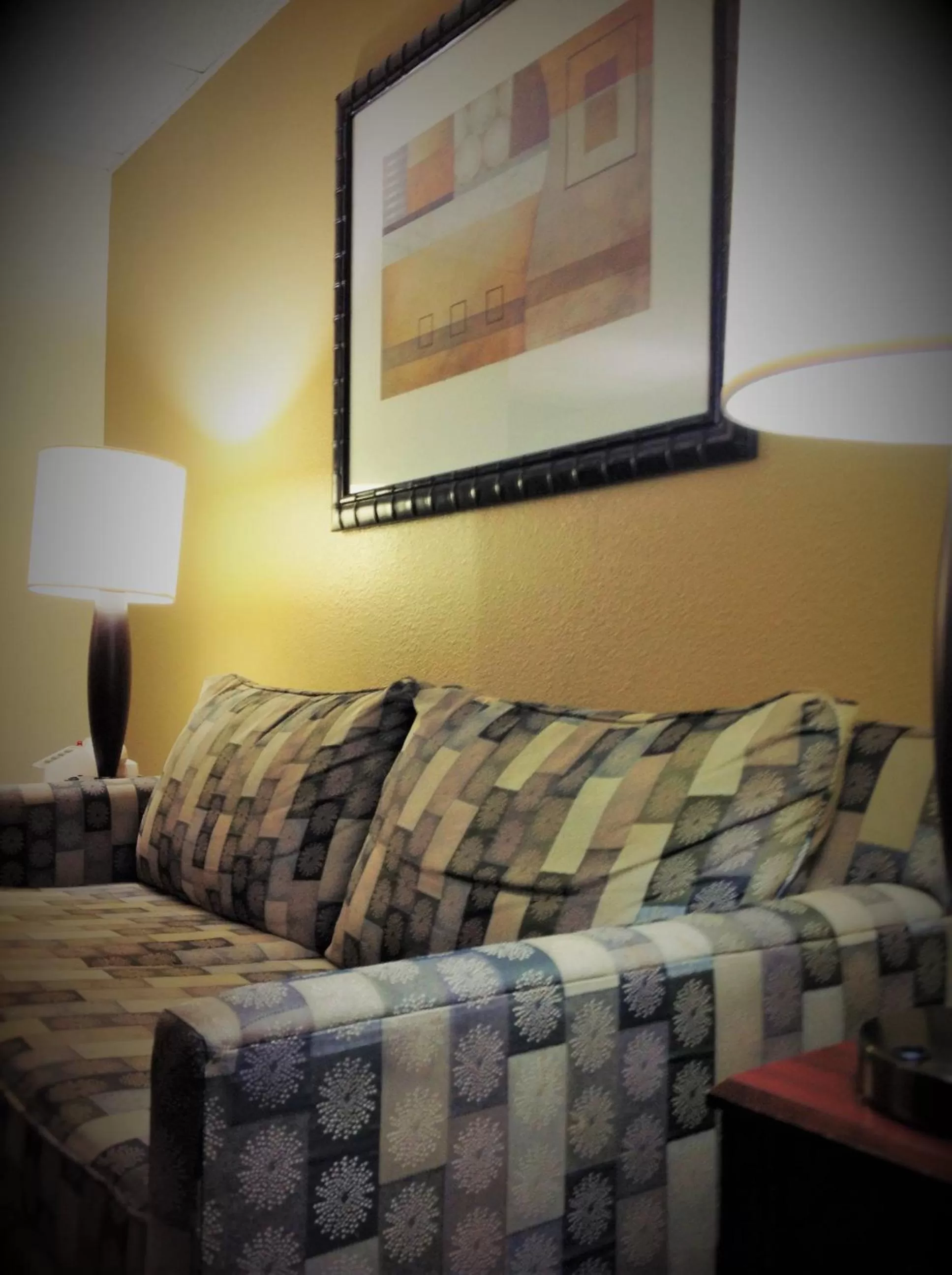 Living room in Knights Inn Longview