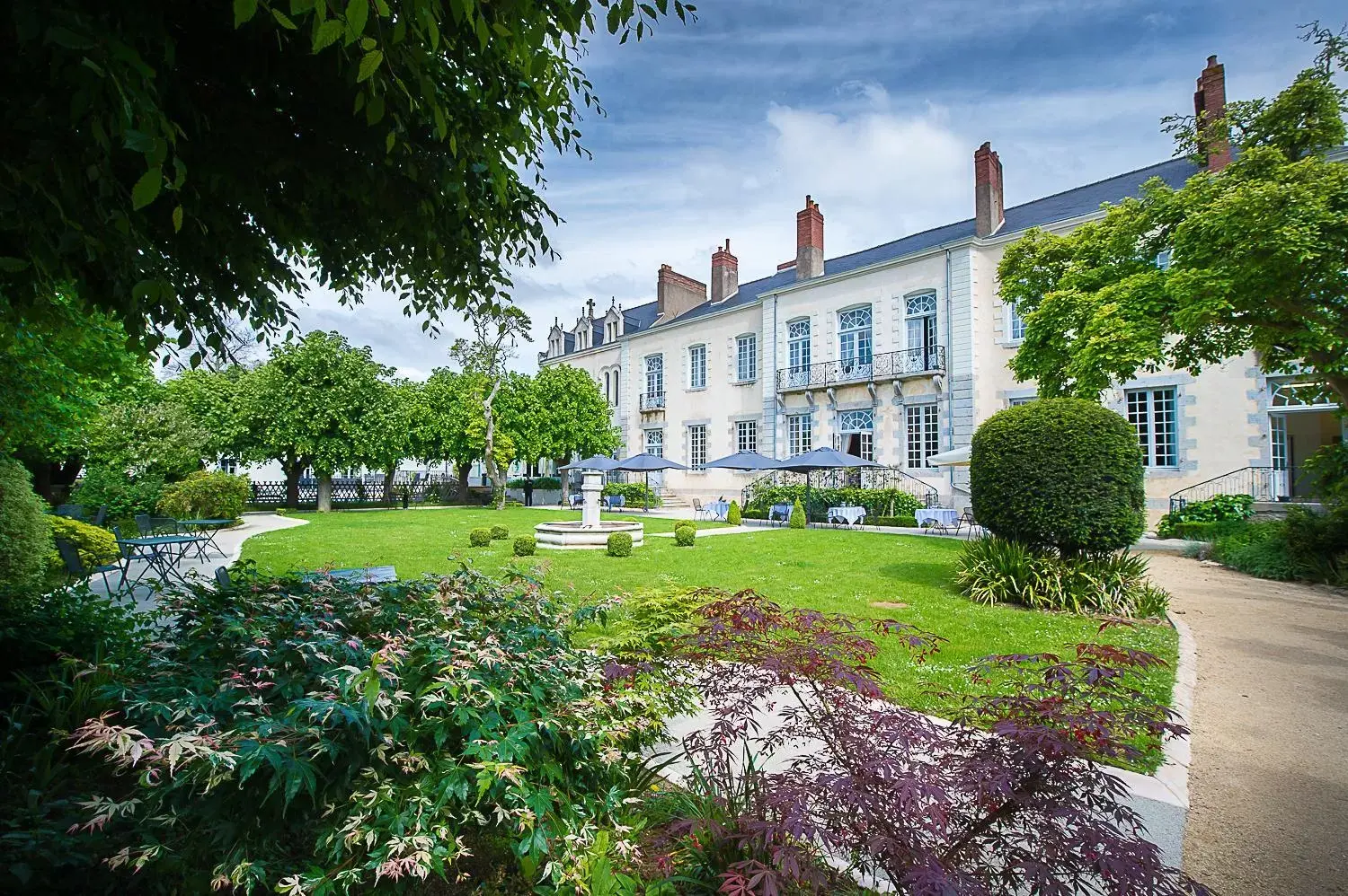 Garden, Property Building in Hôtel & Spa Perier Du Bignon