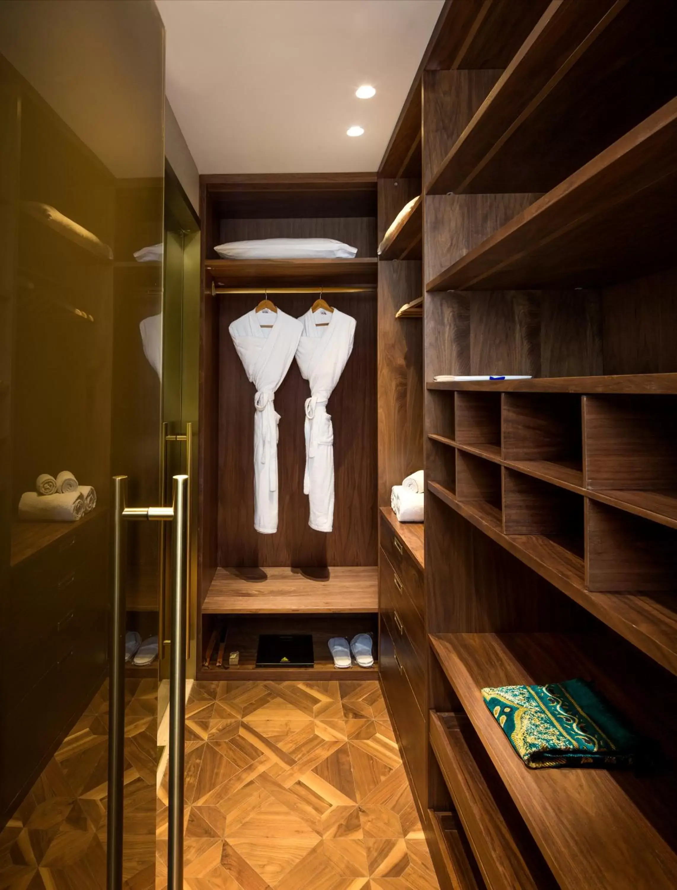 wardrobe in Millennium Place Barsha Heights Hotel Apartments