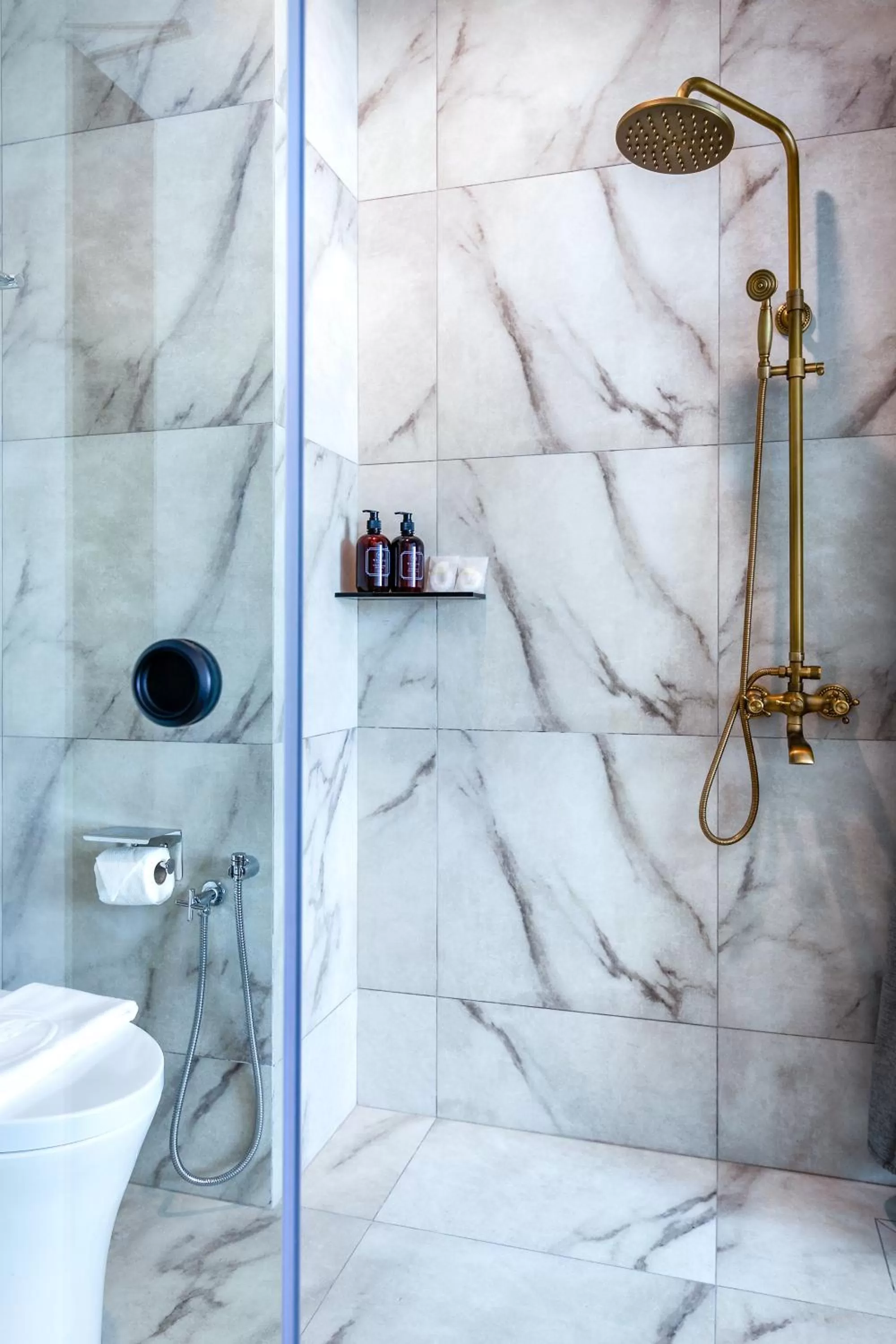 Shower in Wesley Hotel