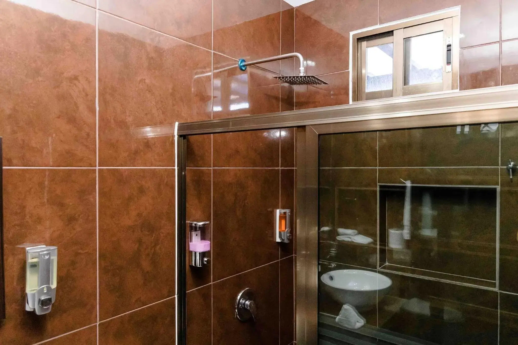 Shower, Bathroom in Hotel Naomi City center