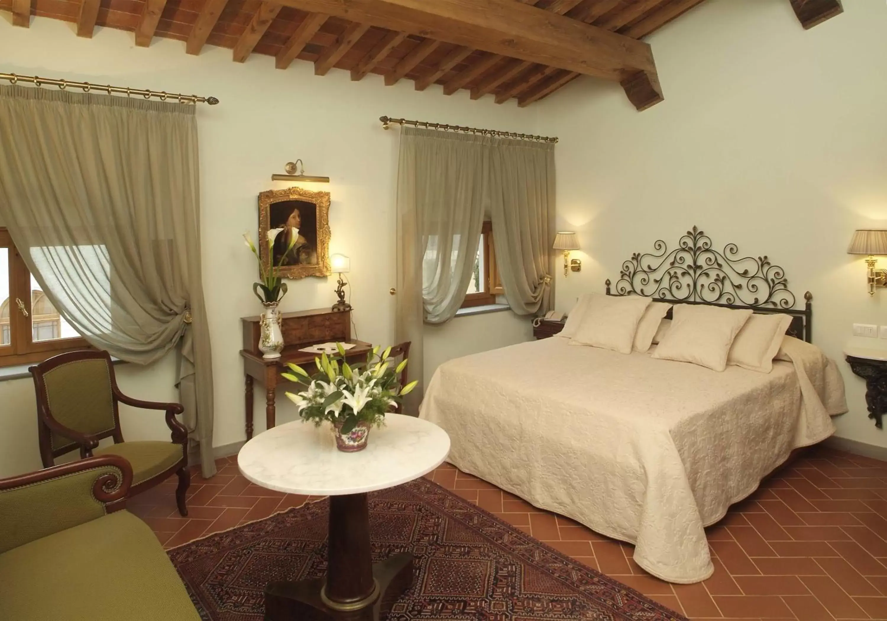 Photo of the whole room in Villa Olmi Firenze