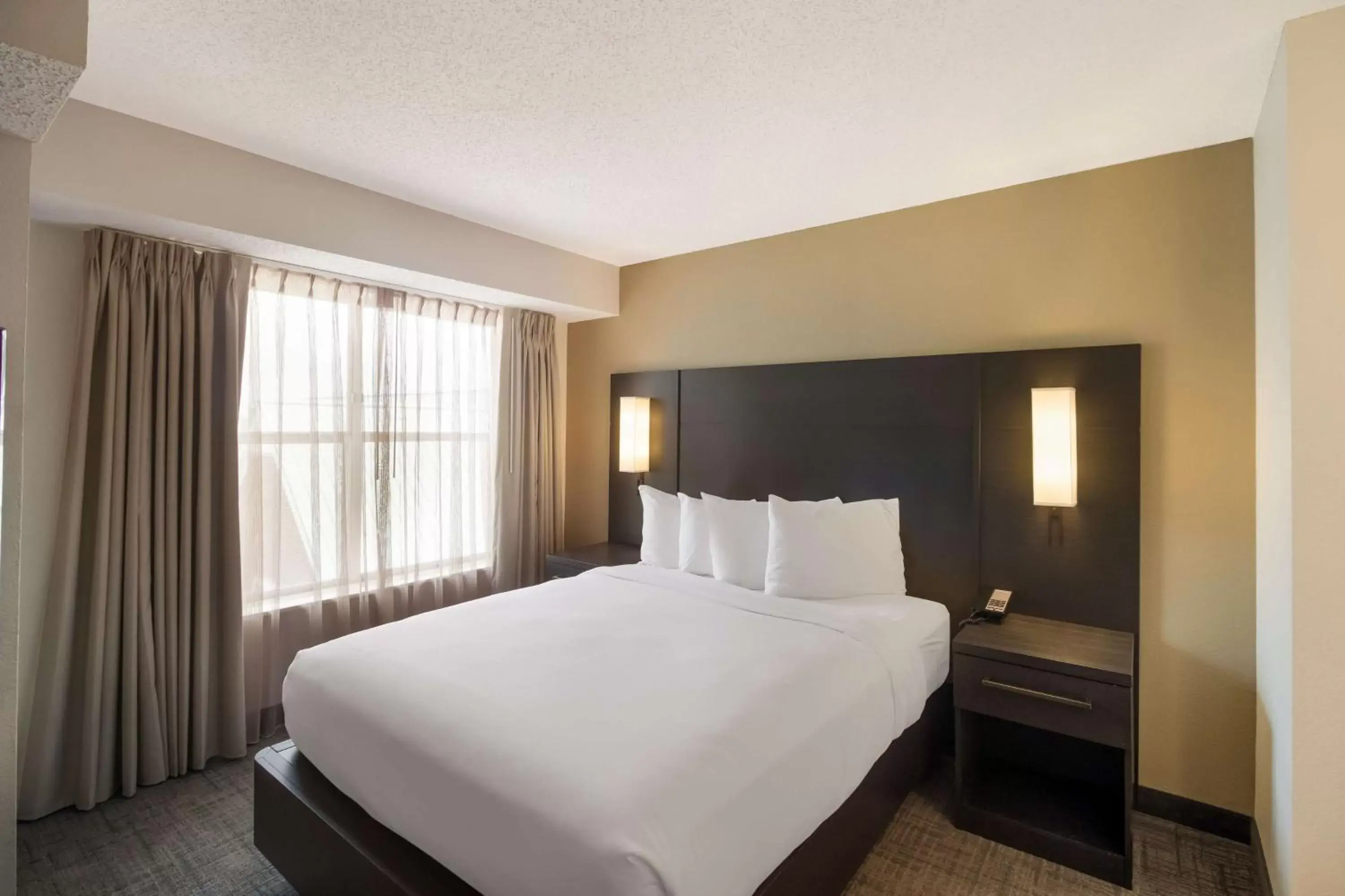 Photo of the whole room, Bed in Sonesta ES Suites Dallas Richardson