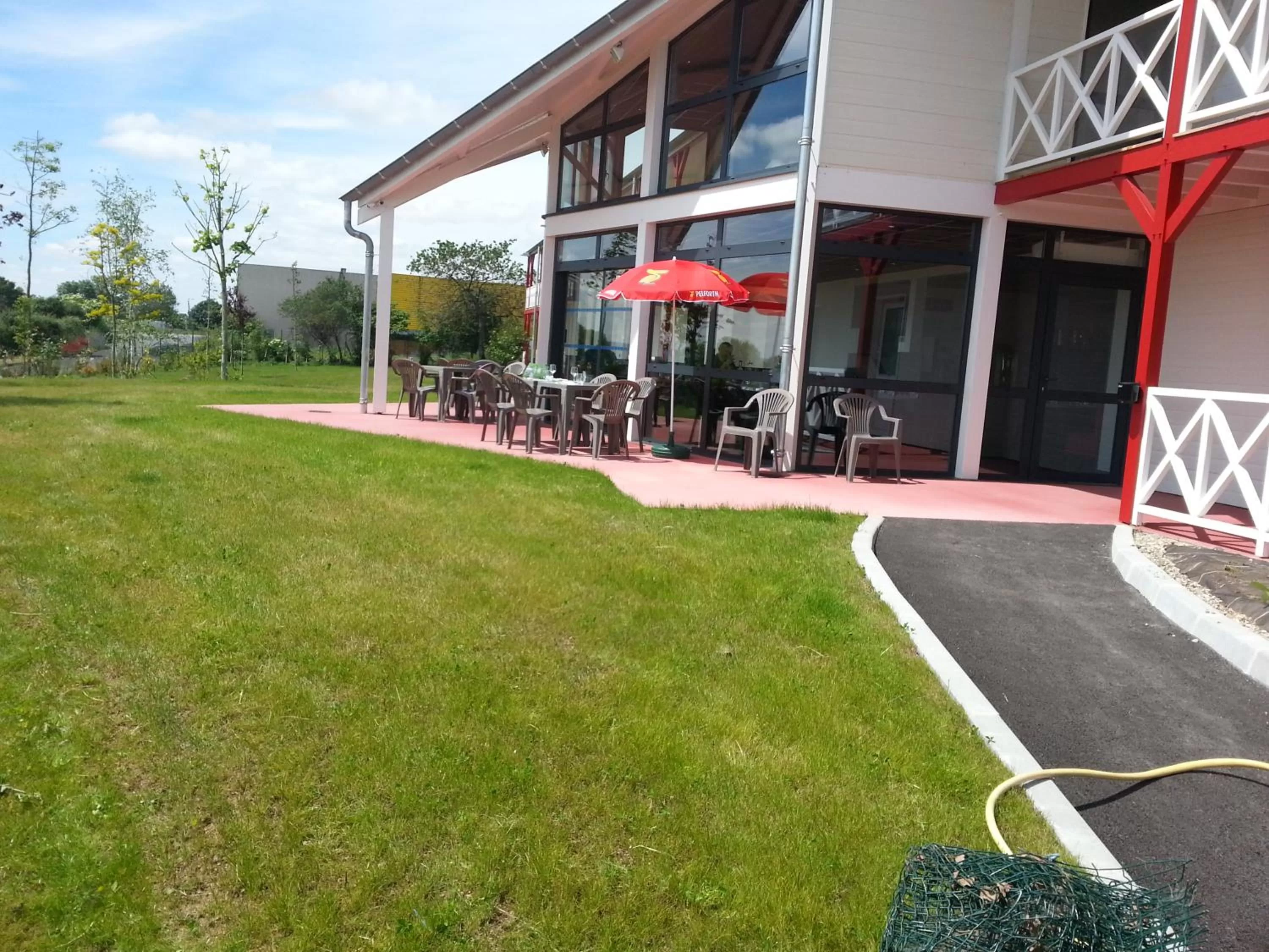 Balcony/Terrace in Fasthotel Montmarault