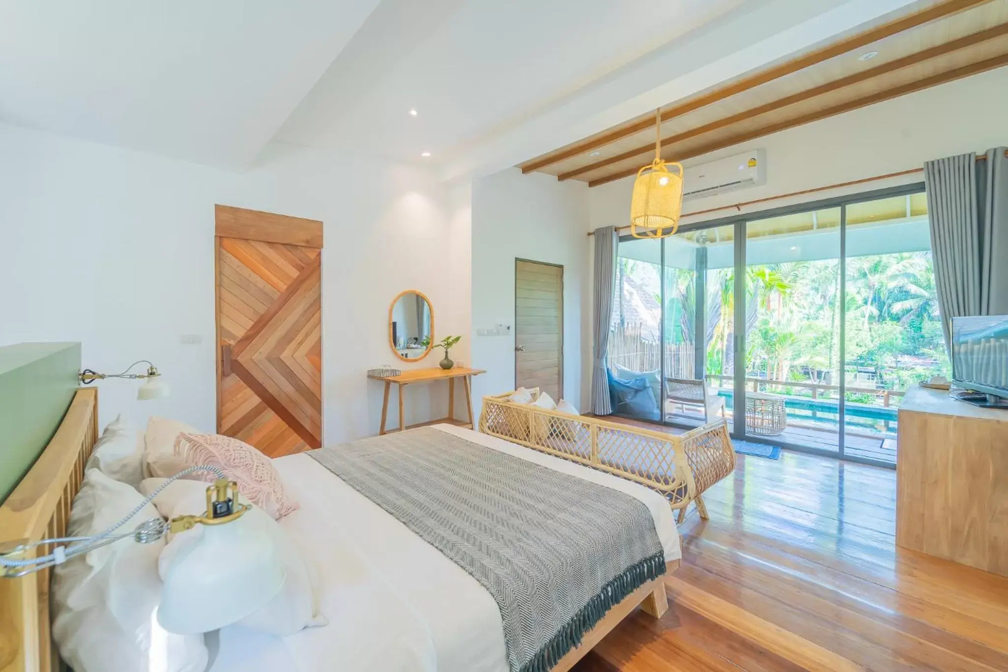 Photo of the whole room, Bed in The Spa Koh Chang Resort