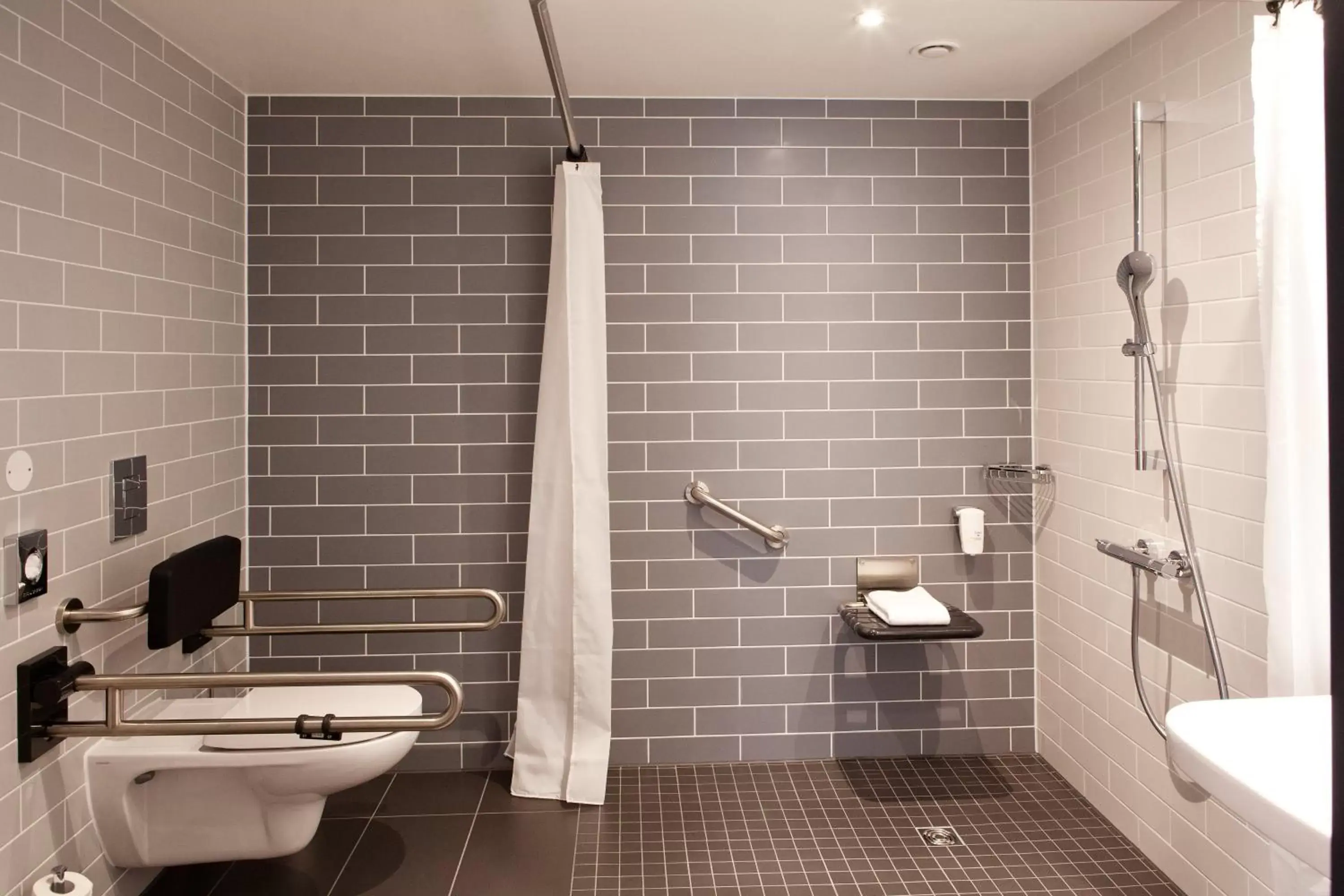 Photo of the whole room, Bathroom in Holiday Inn Express - Göppingen, an IHG Hotel