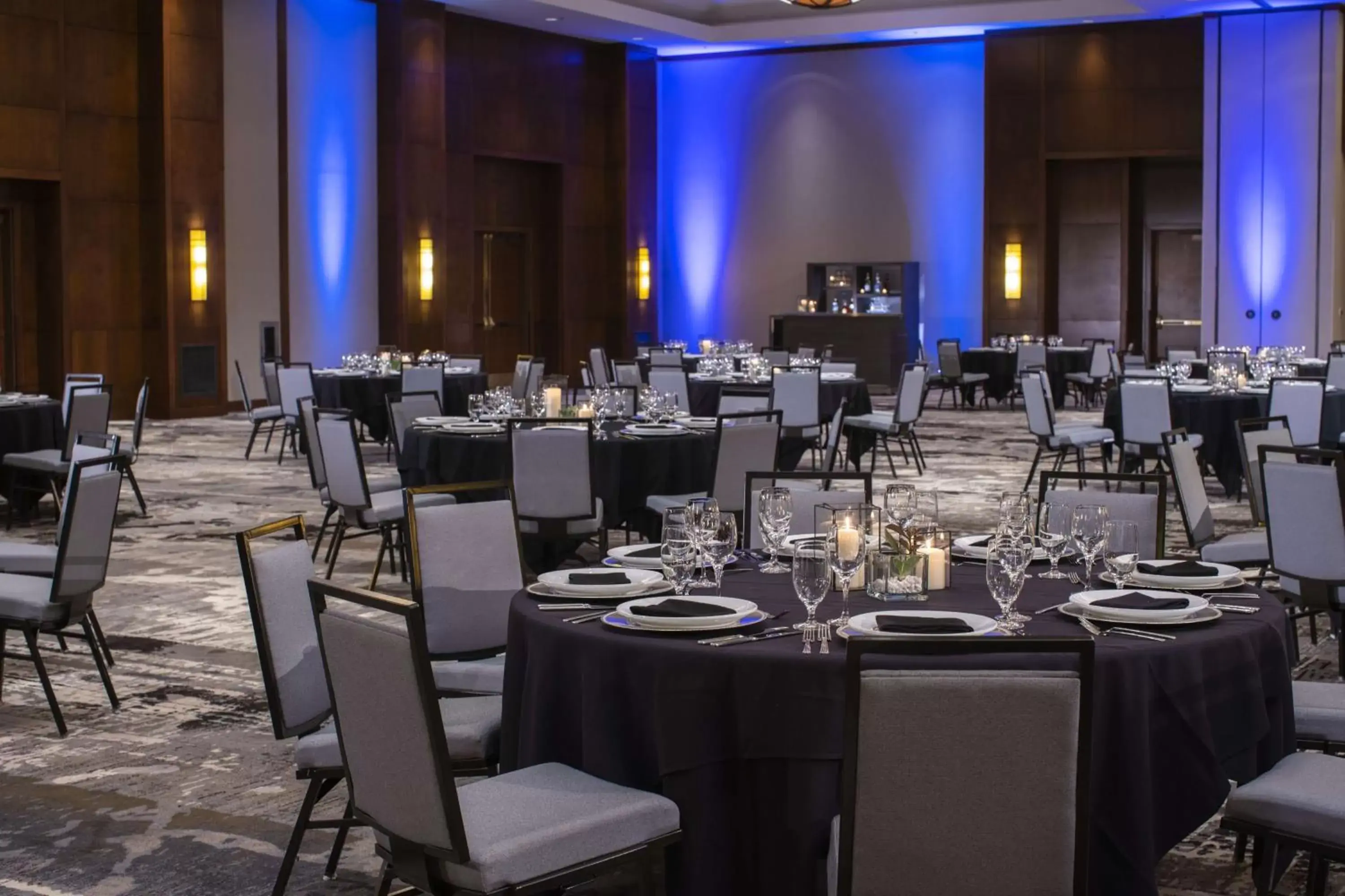 Lobby or reception, Restaurant/Places to Eat in Hyatt Regency Coralville