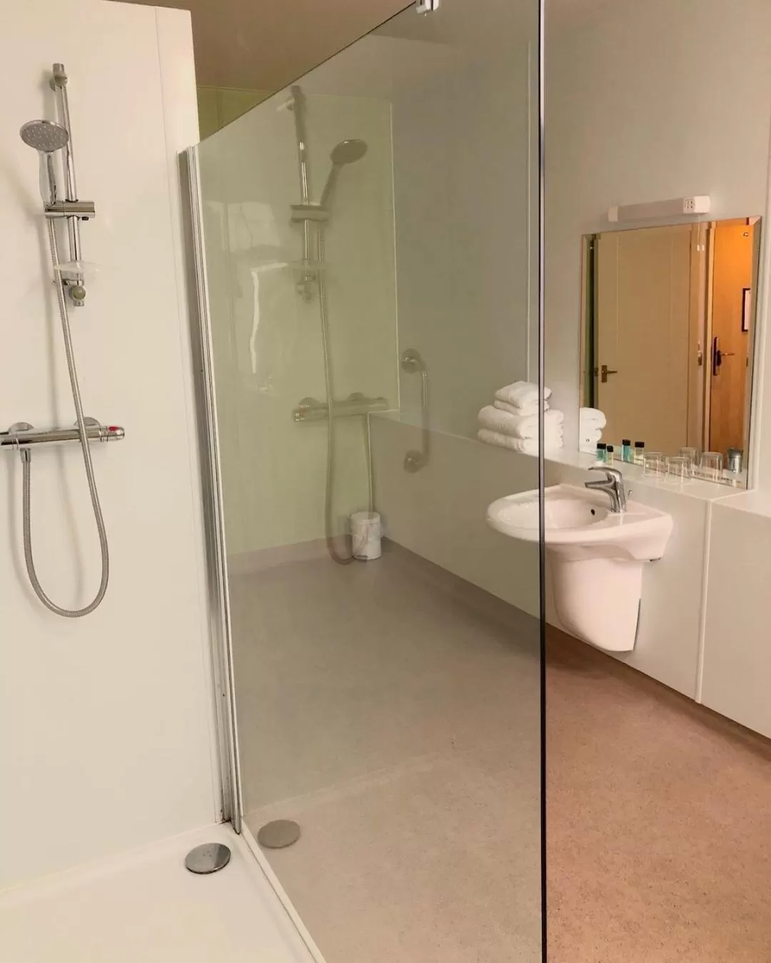 Bathroom in Hotel Victoria