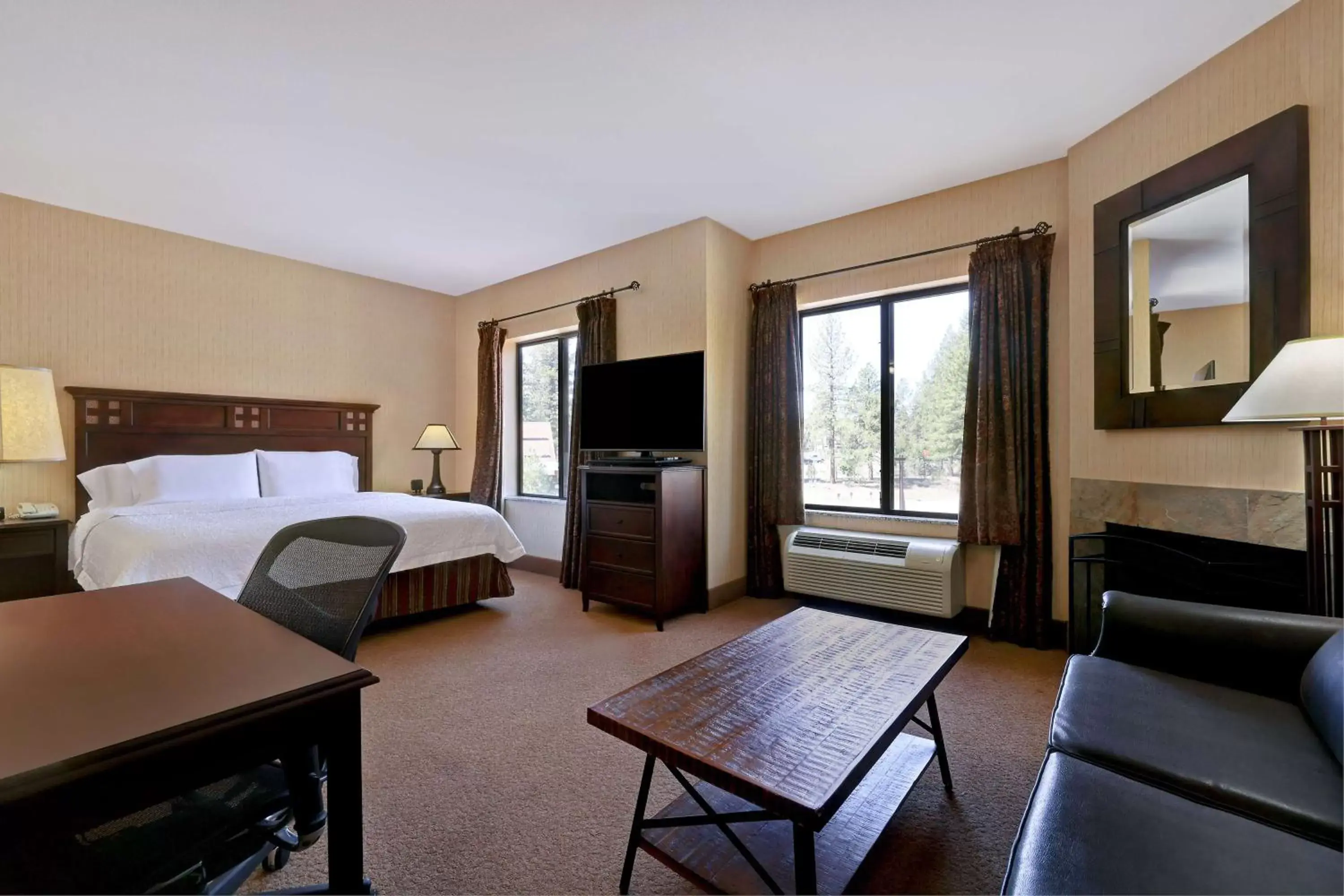 Bedroom in Hampton Inn & Suites Tahoe-Truckee