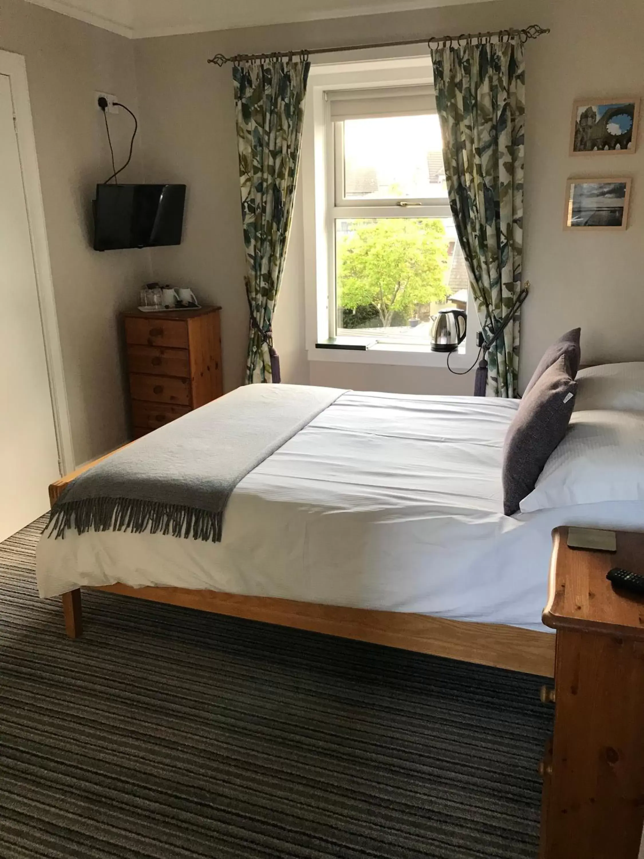 Photo of the whole room, Bed in West End Guest House