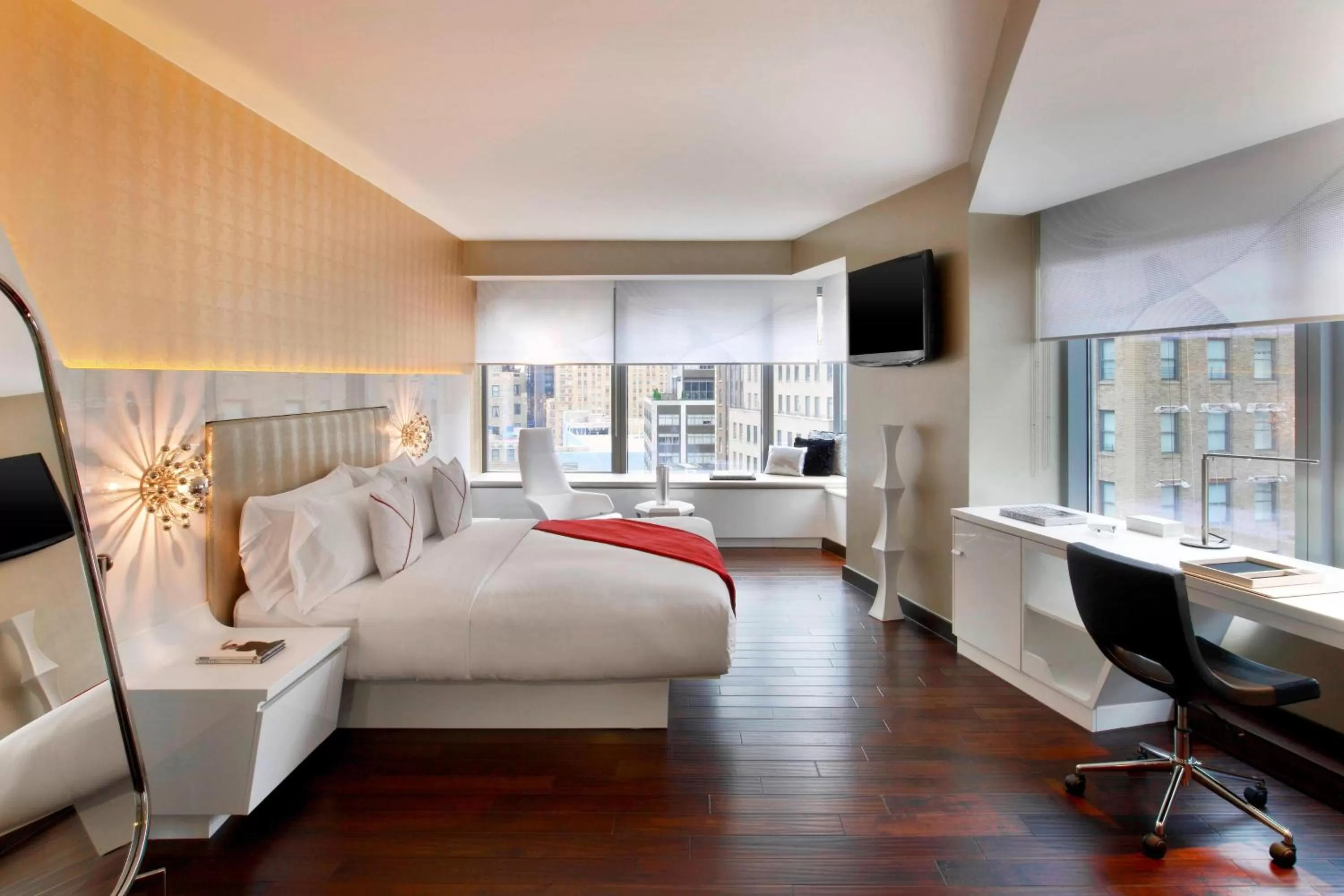 Photo of the whole room, Bed in The Washington Hotel NYC