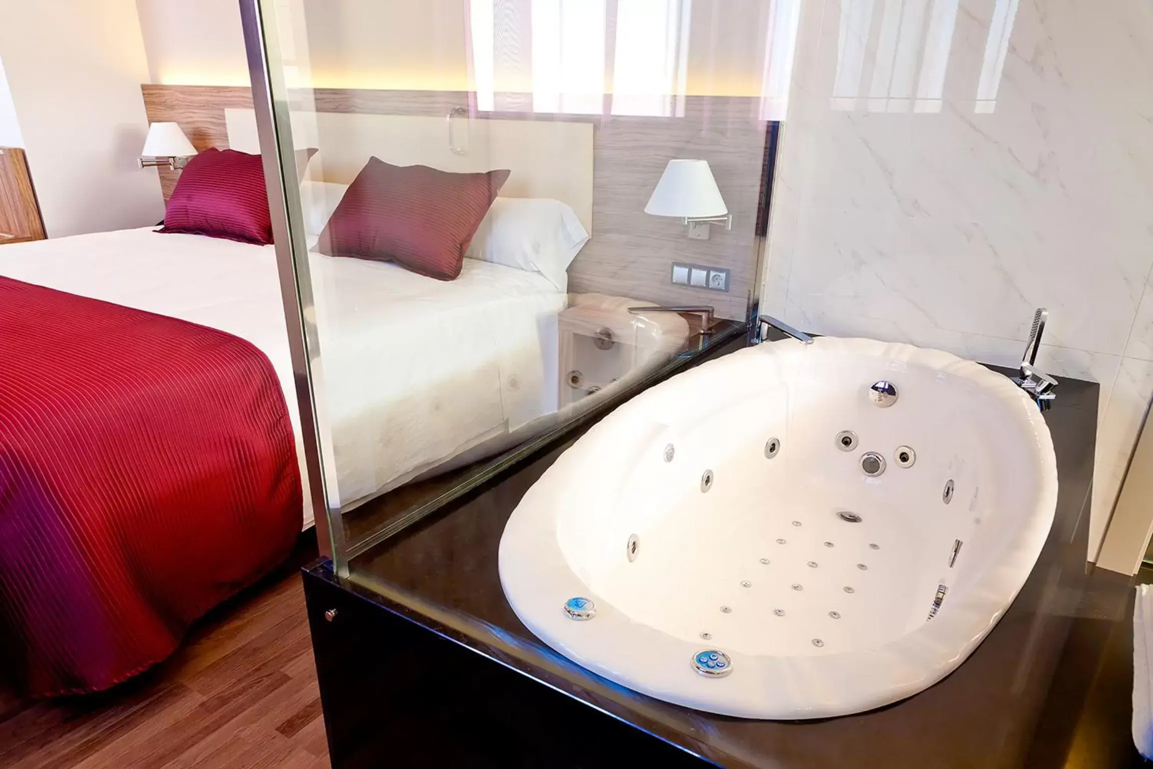 Bathroom, Bed in Dña Monse Hotel Spa & Golf Bathroom, Bed in Dña Monse Hotel Spa & Golf