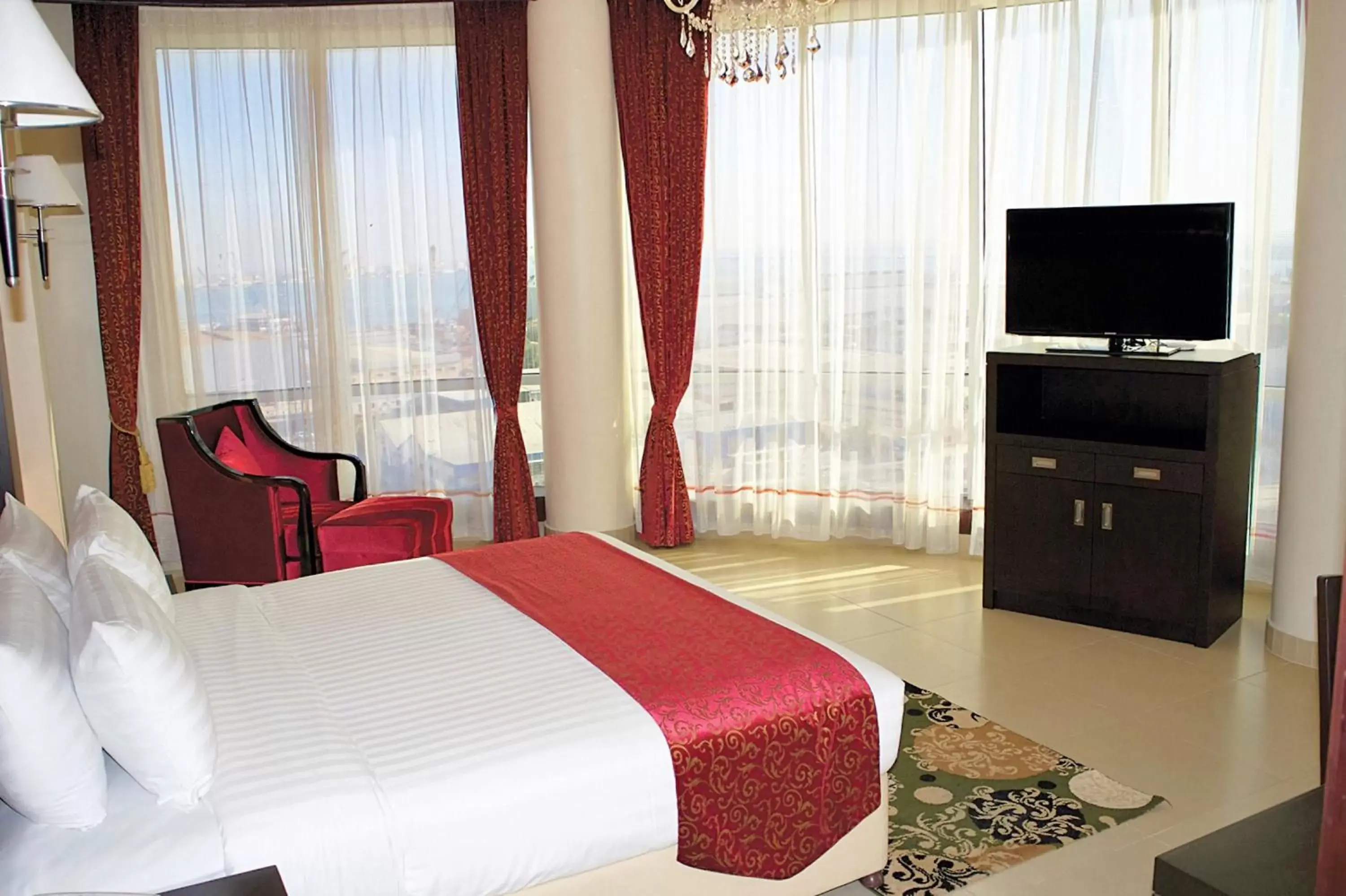 Bedroom, Bed in Royal Phoenicia Hotel