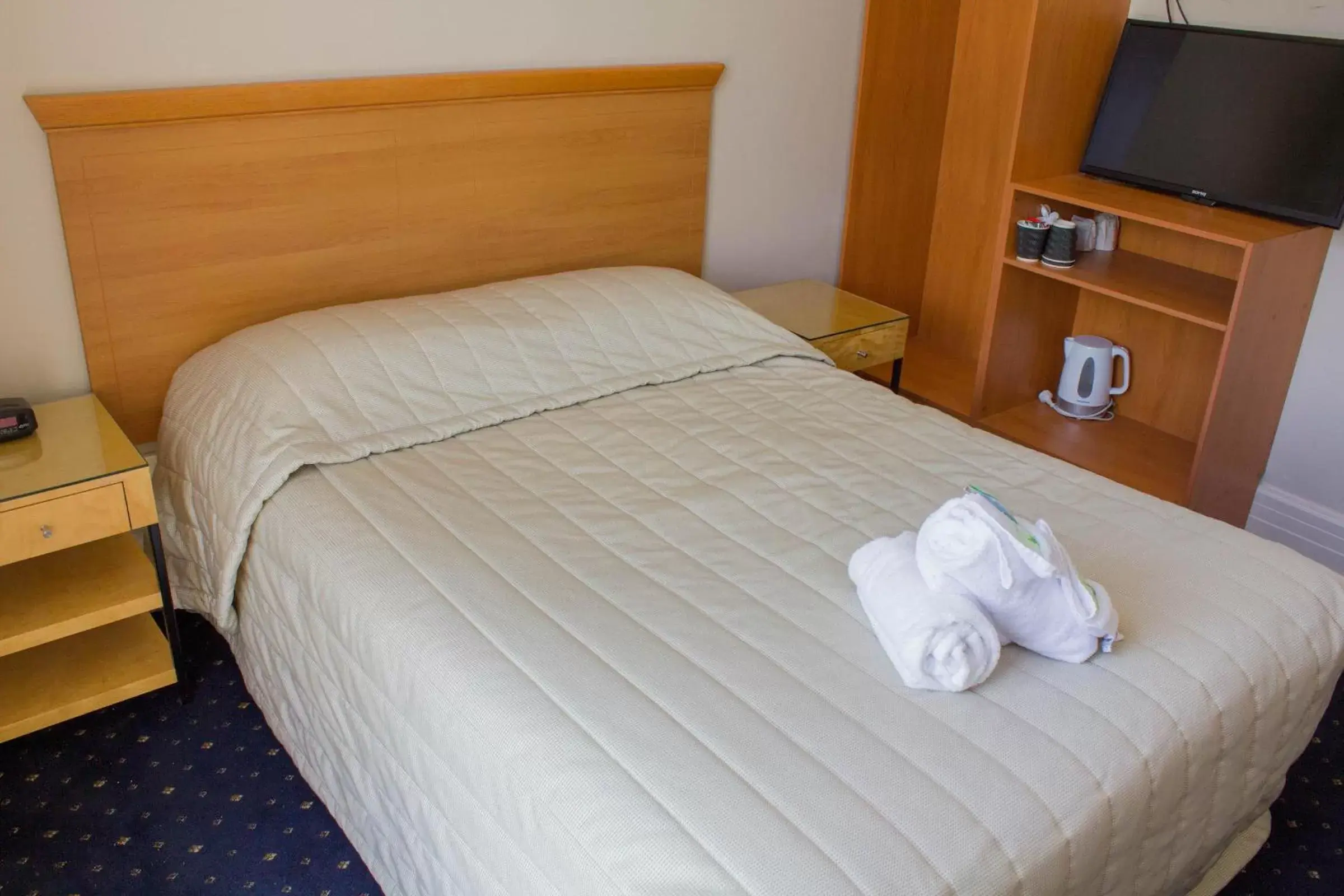 Bedroom, Bed in Gardners Inn Hotel
