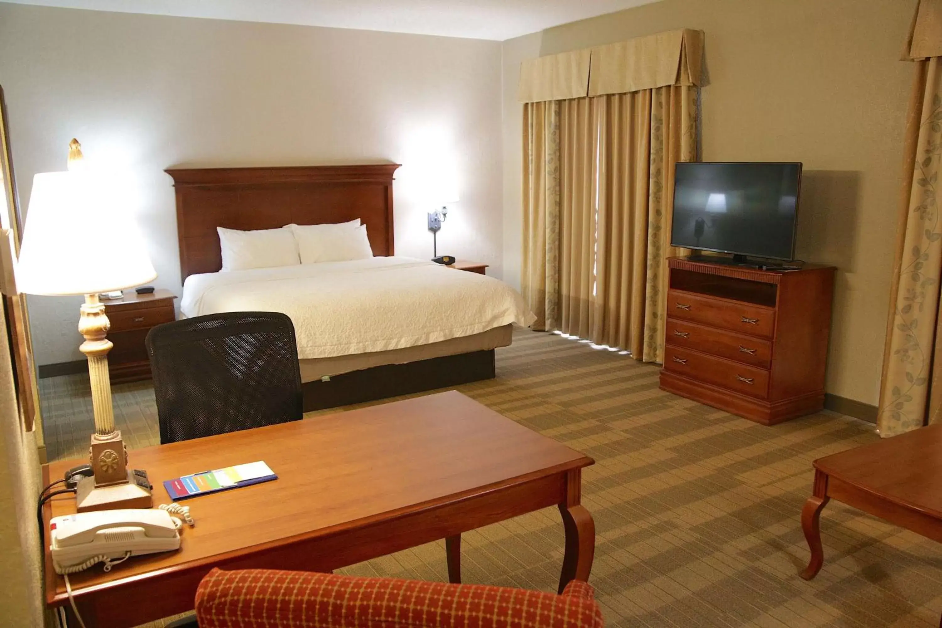 Bedroom in Hampton Inn & Suites McComb