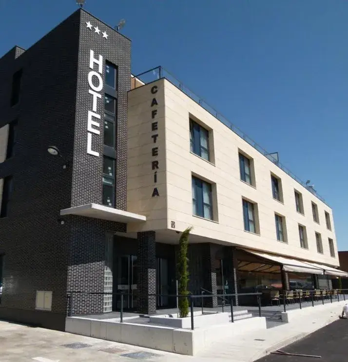 Facade/entrance, Property Building in Hotel Río Hortega