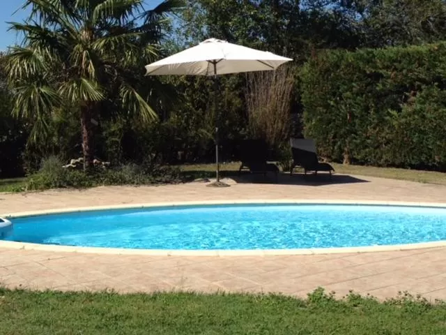 Swimming pool in Les Glycines