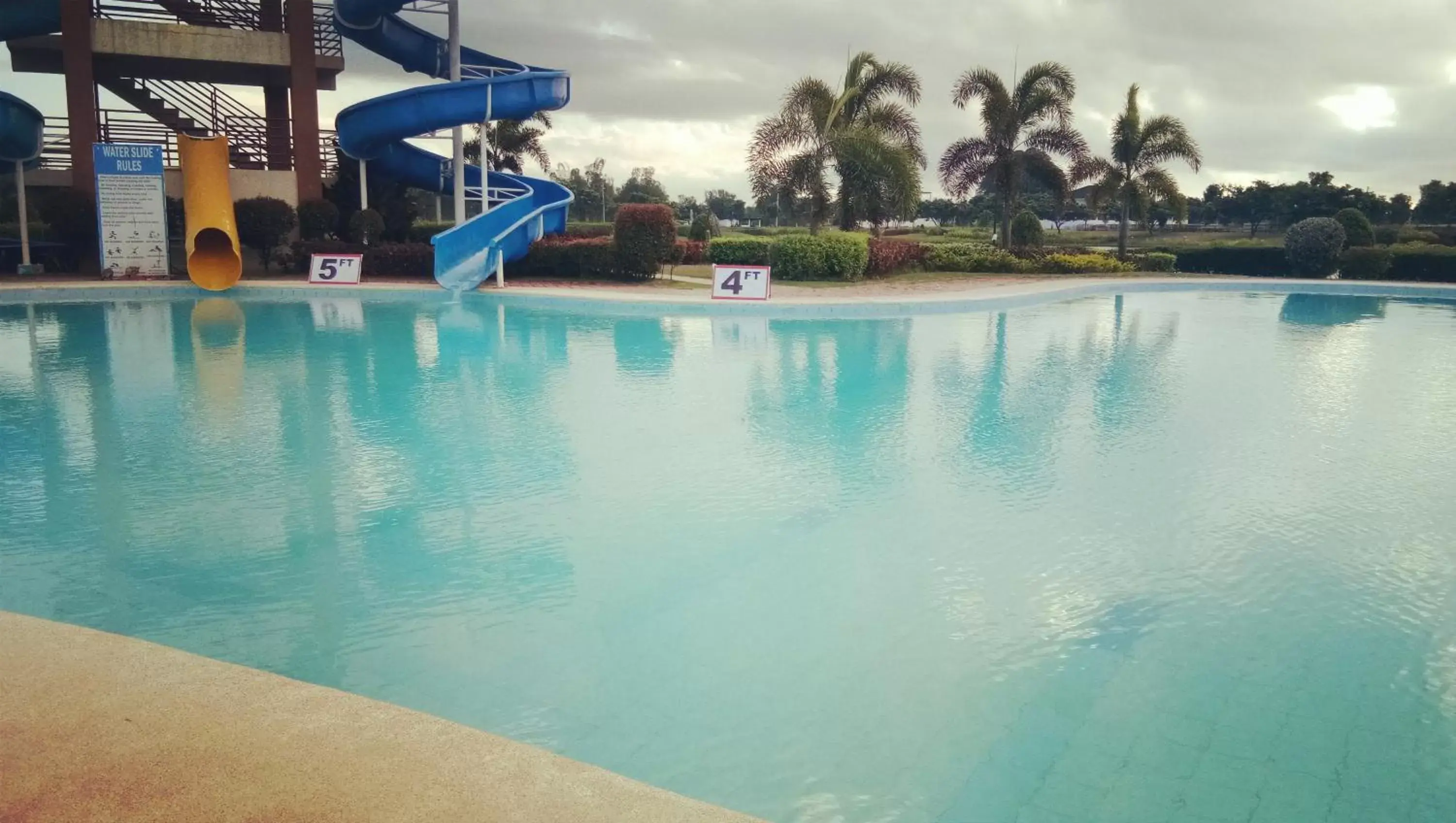 Swimming Pool in Sotogrande Iloilo Hotel