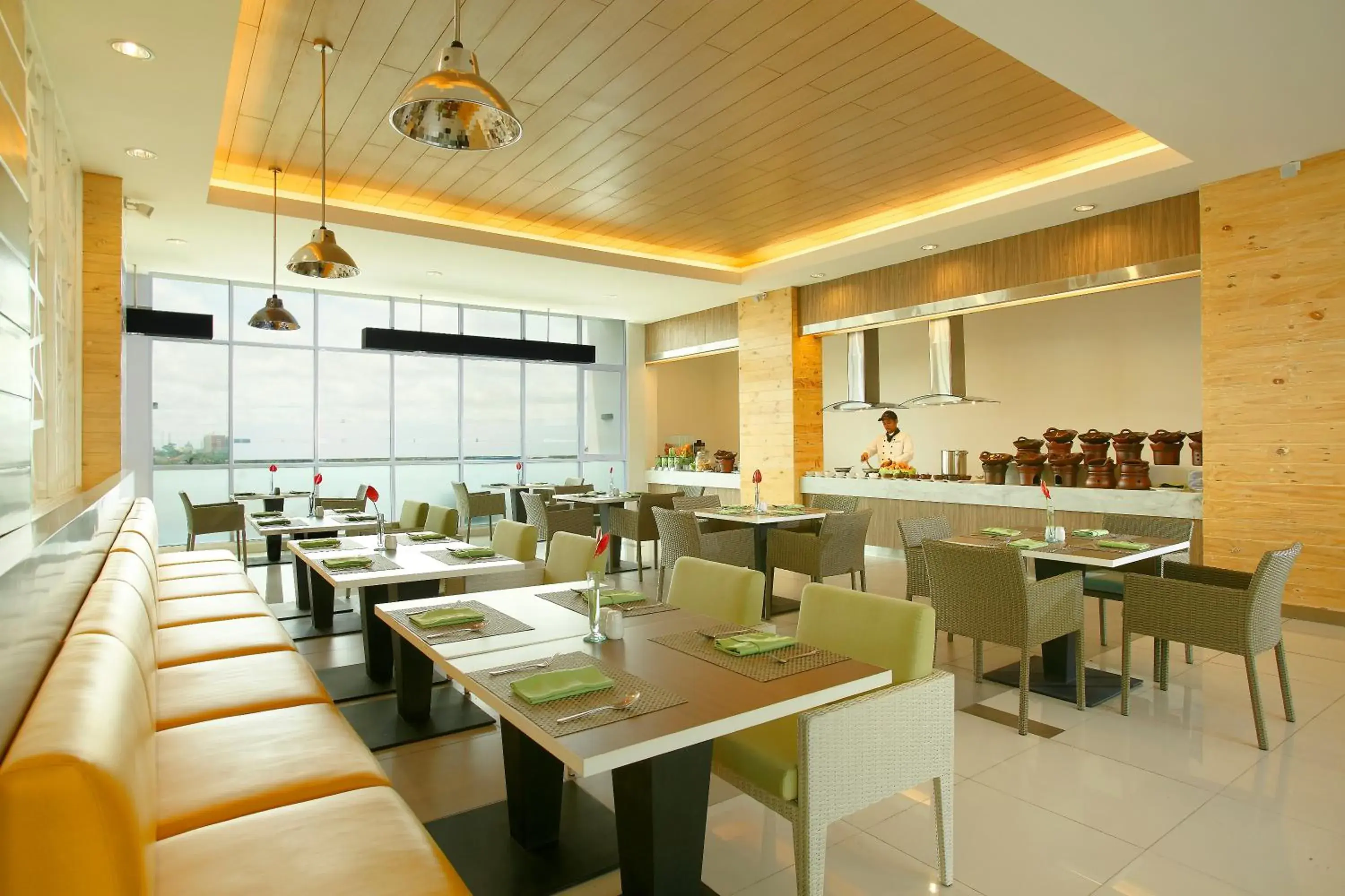 Restaurant/Places to Eat in Hotel Santika Cikarang