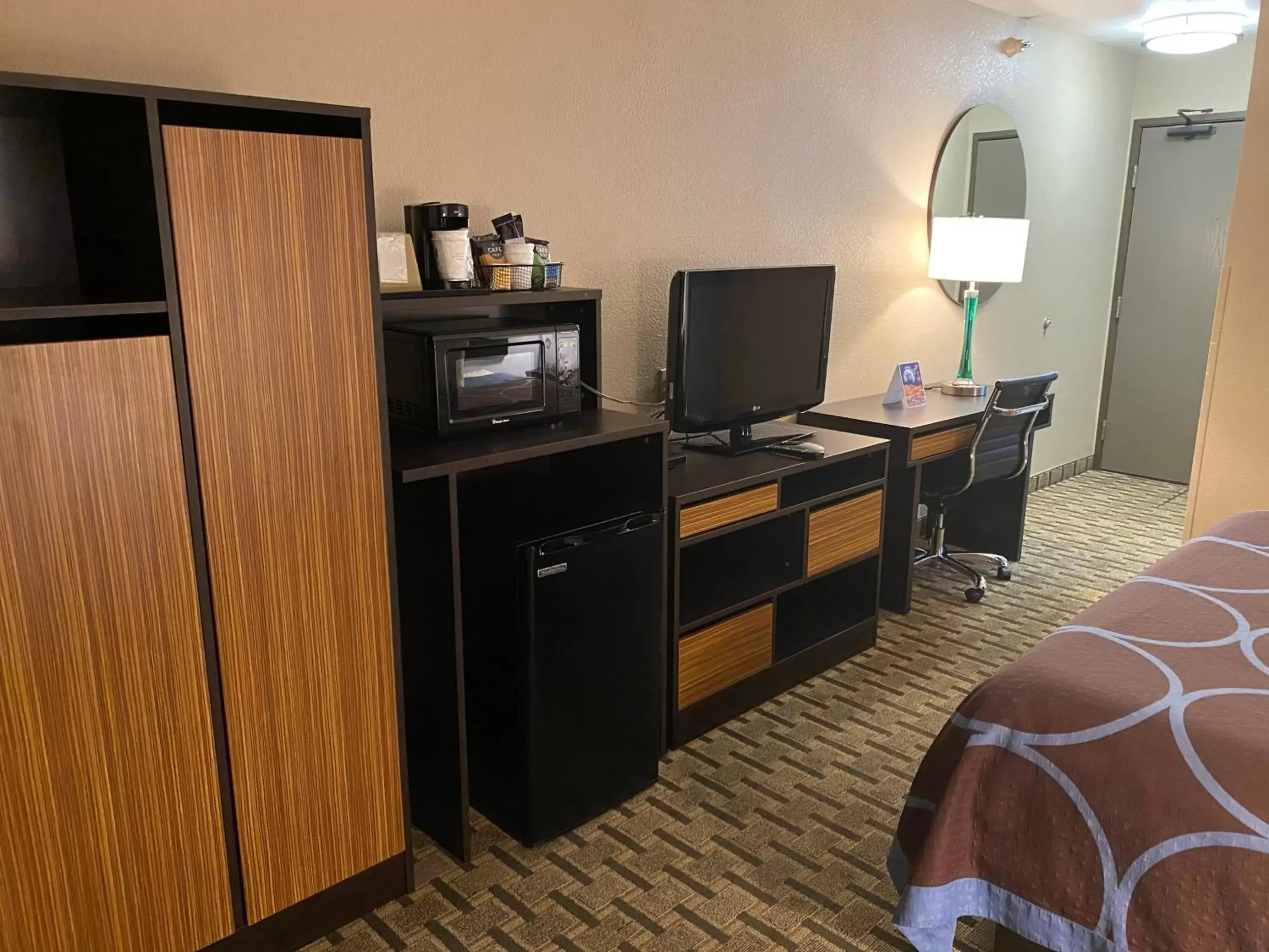 TV and multimedia, TV/Entertainment Center in Super 8 by Wyndham Lynchburg VA
