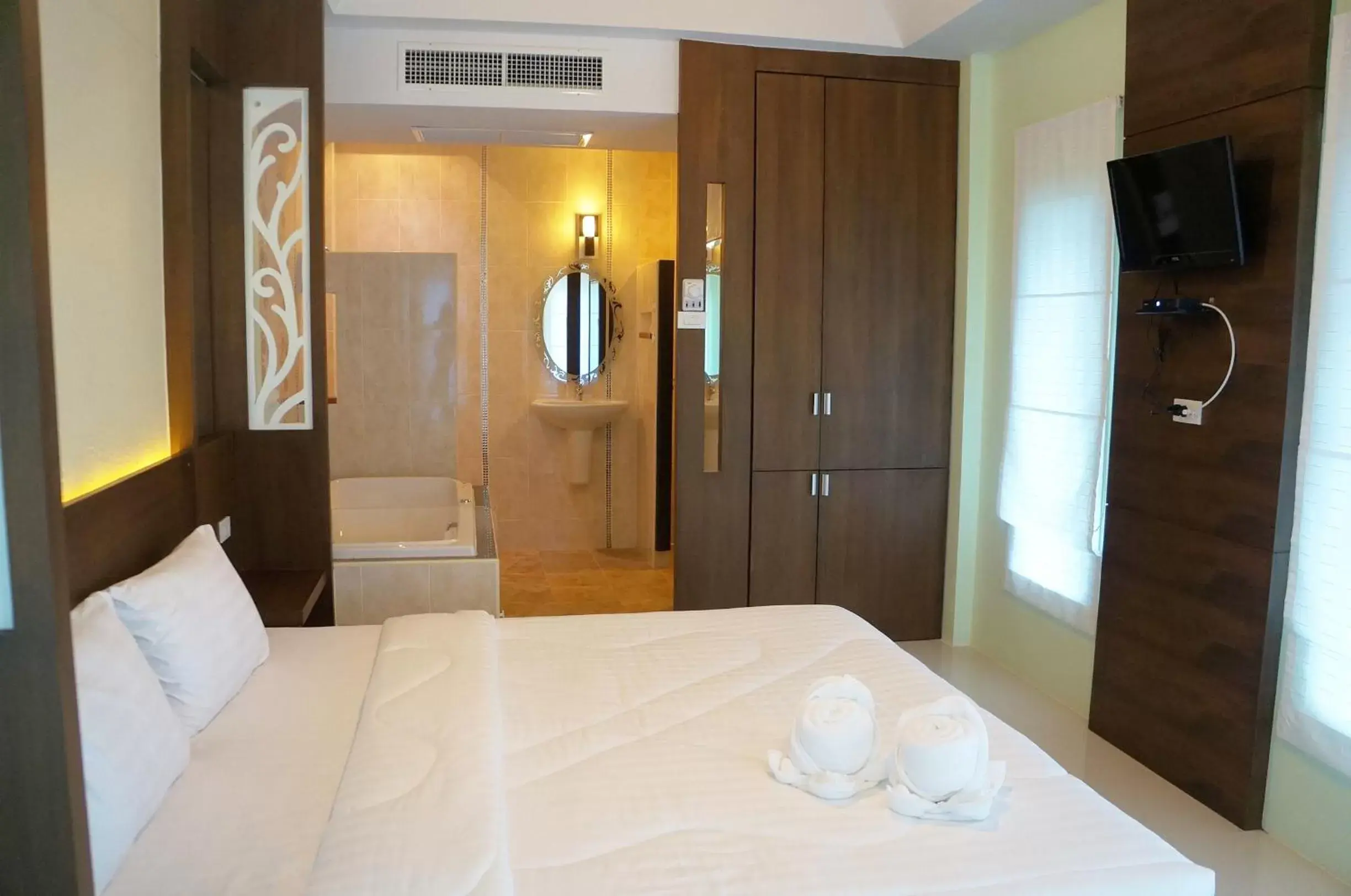 Bedroom, Bed in Chanpraya Resort