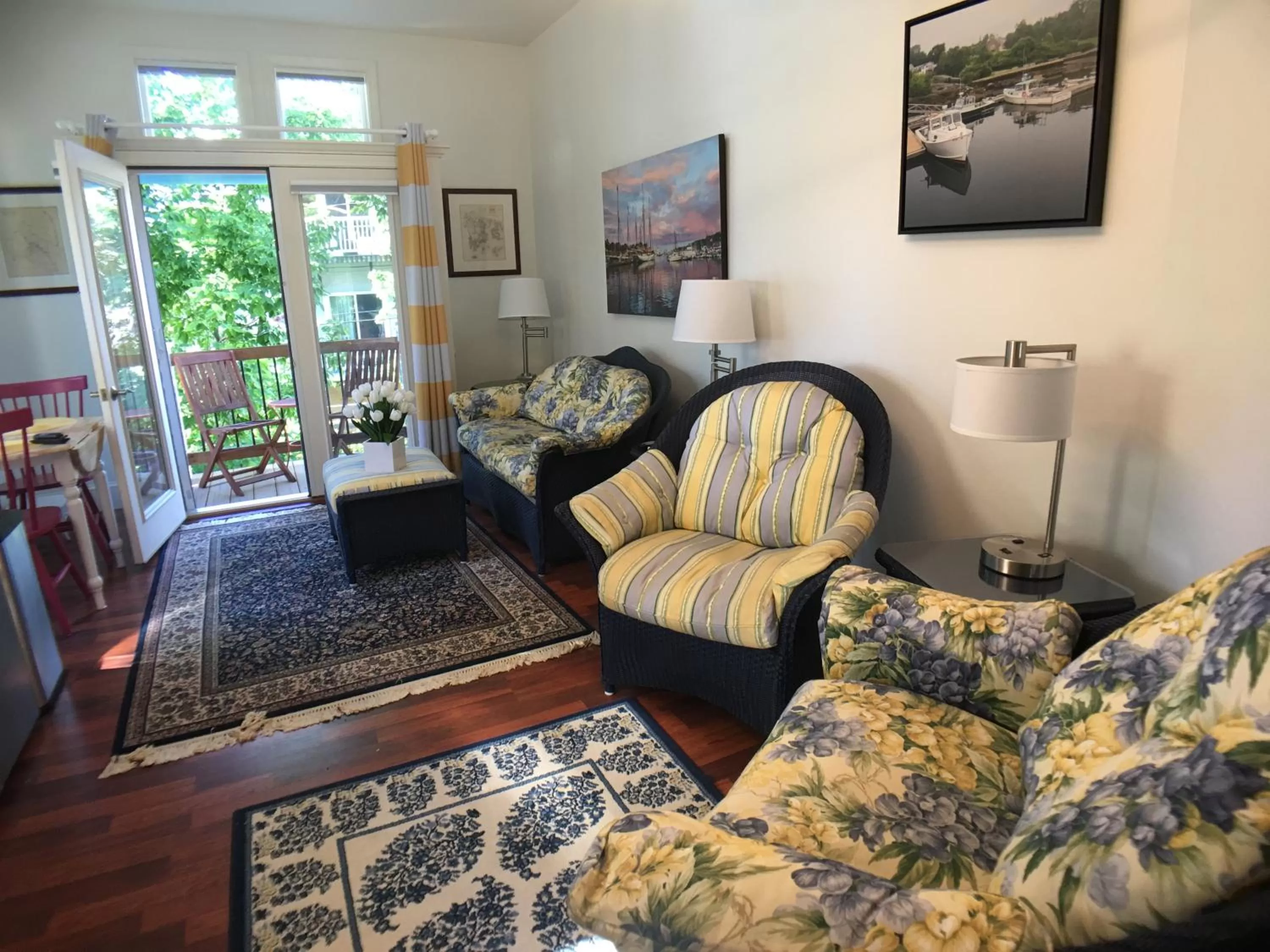 Patio in Camden Riverhouse Hotel and Inn