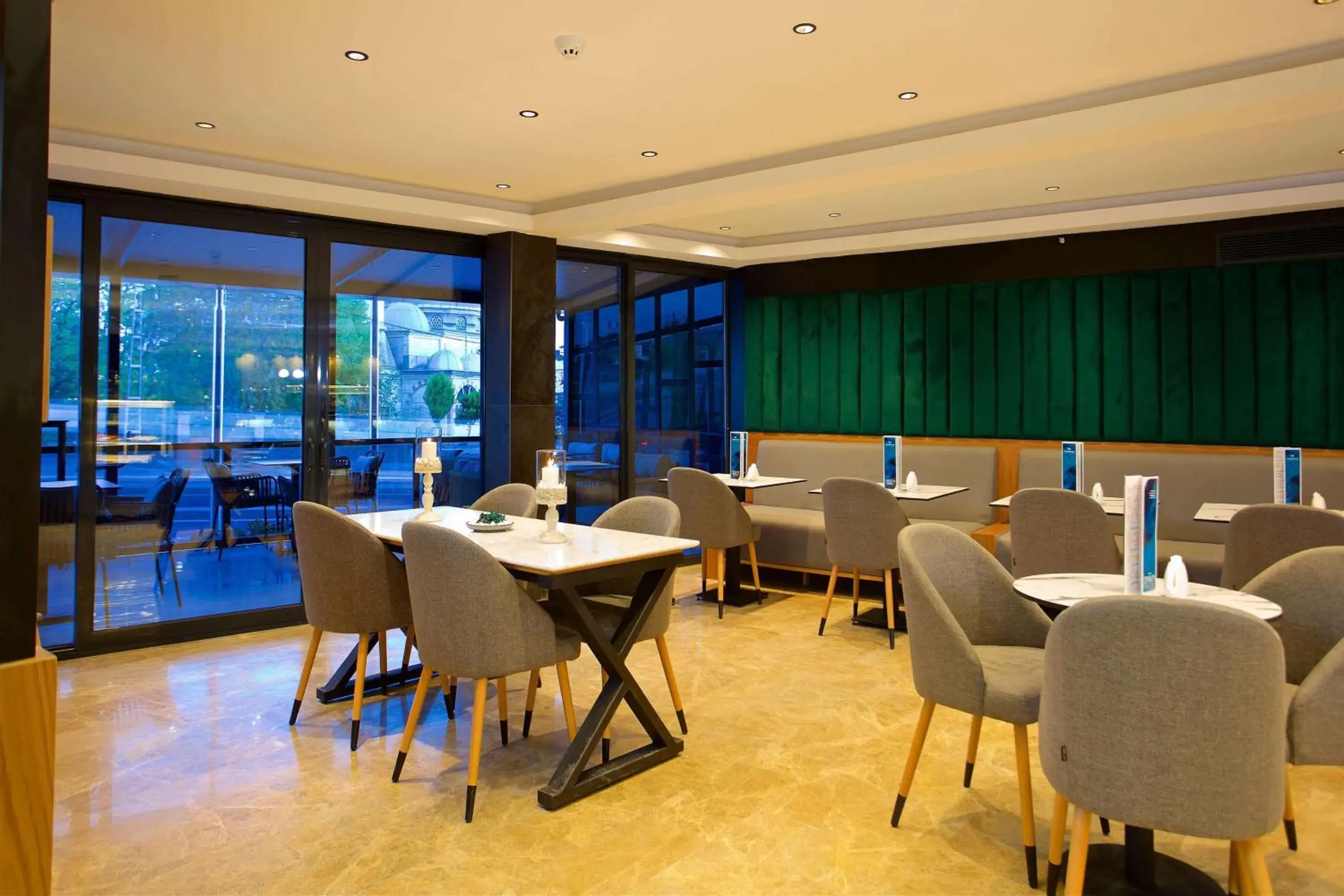 Restaurant/places to eat in Istanbul New Airport Hotel Trademark Collection by Wyndham