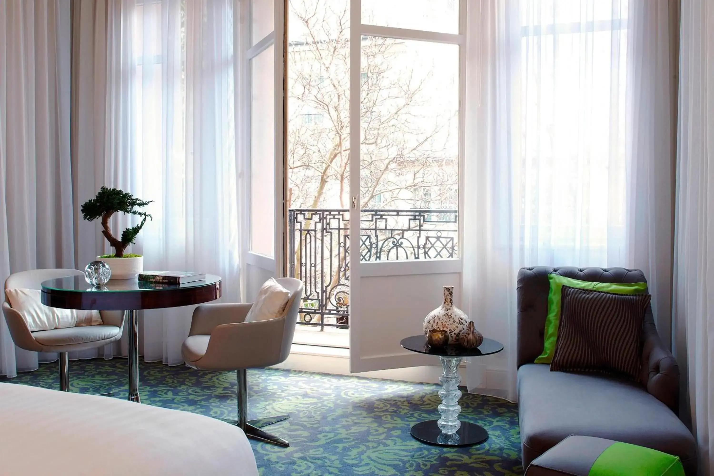 Bedroom, Seating Area in Renaissance Paris Nobel Tour Eiffel Hotel