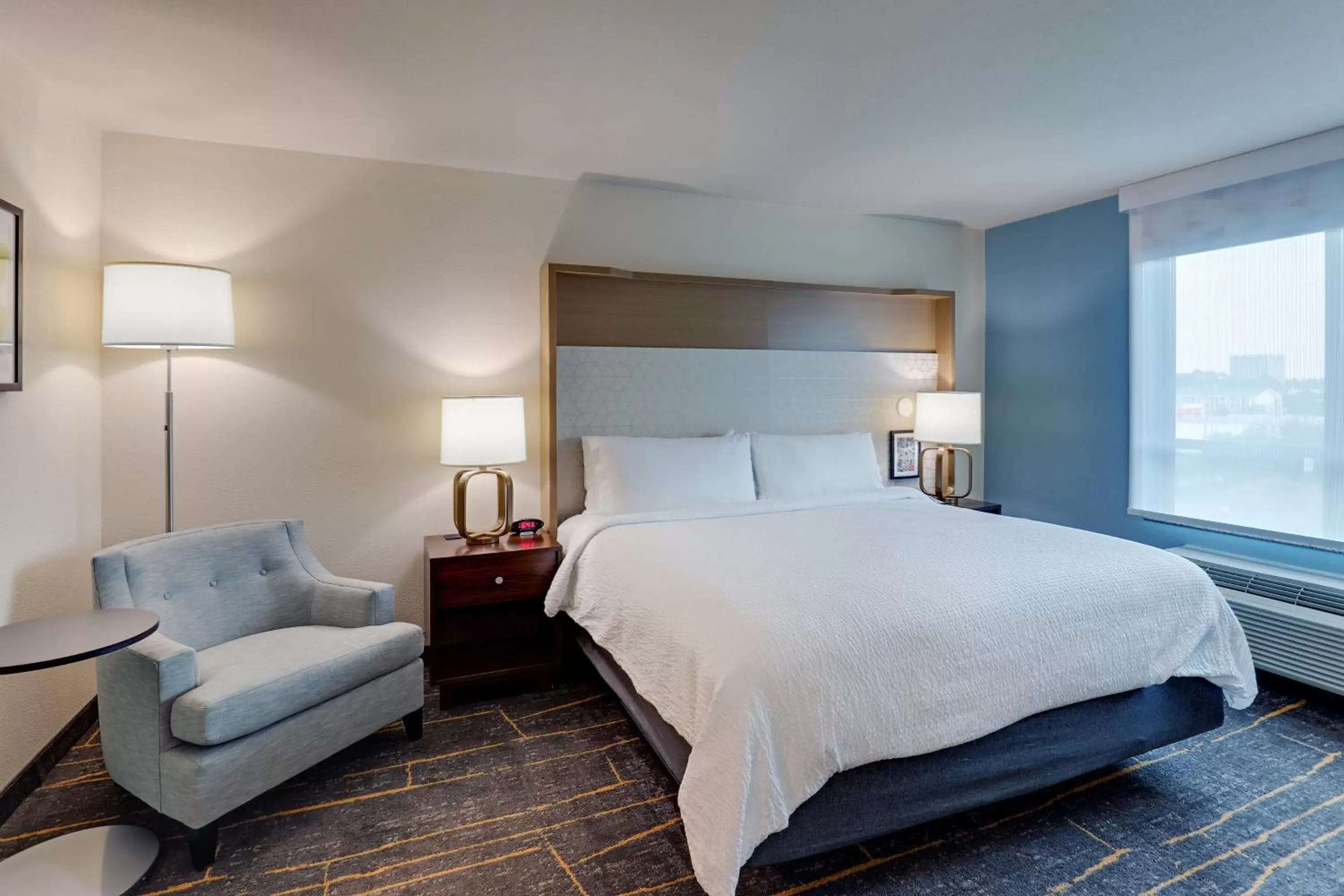 Bed in Holiday Inn Mobile Airport by IHG Bed in Holiday Inn Mobile Airport by IHG