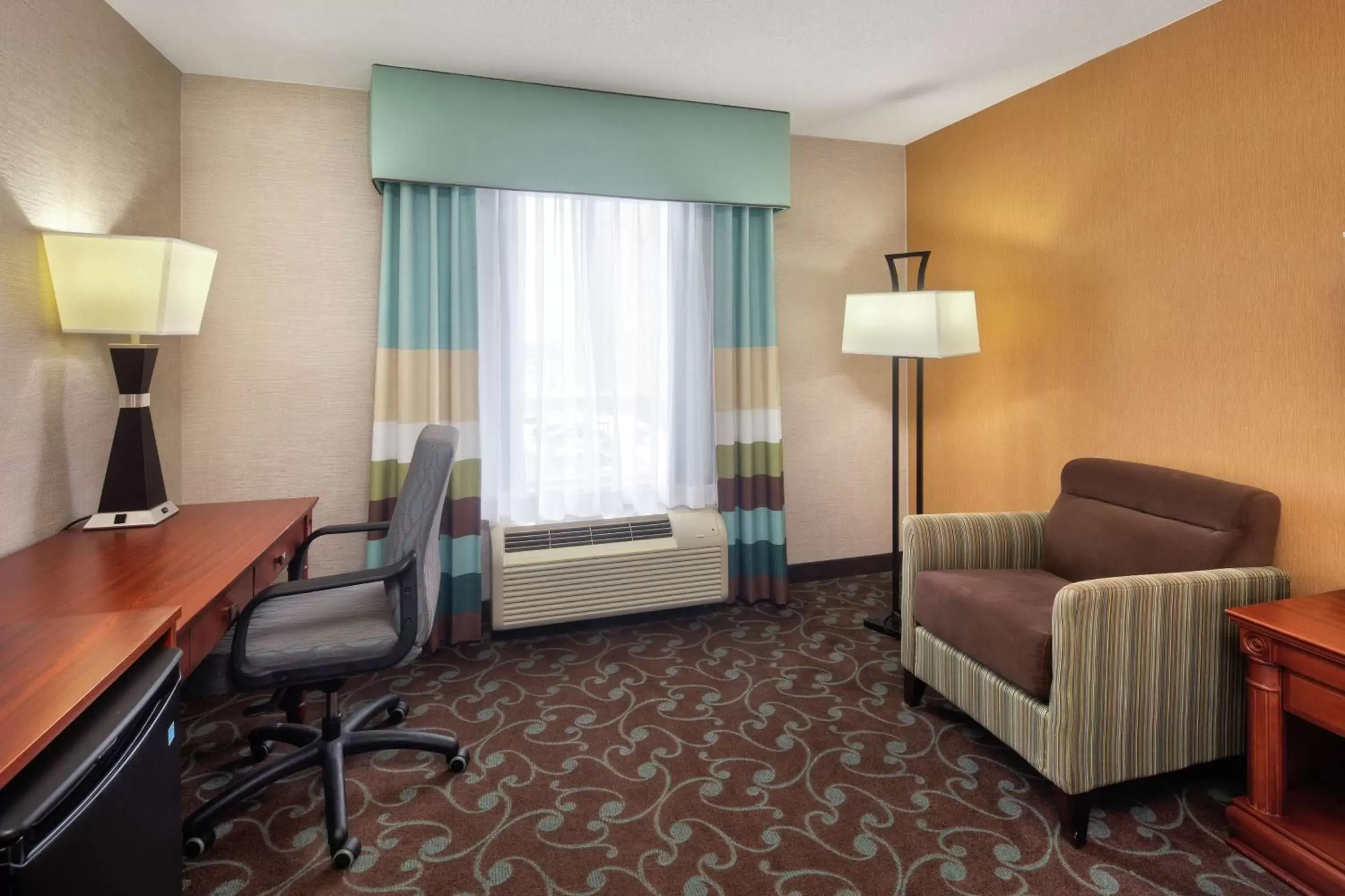 Bedroom, Seating Area in Hampton Inn & Suites by Hilton Toronto Airport