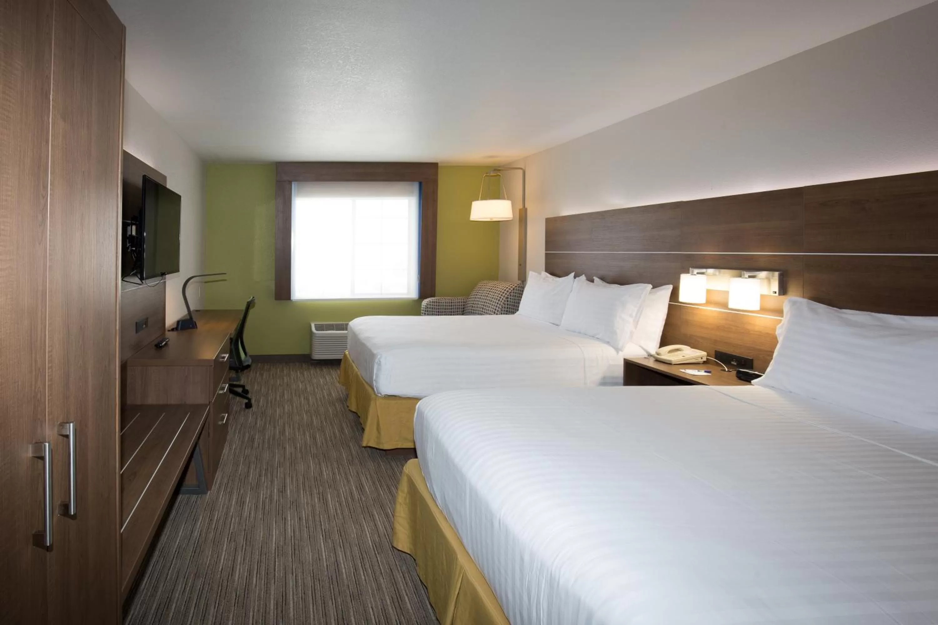 Photo of the whole room, Bed in Holiday Inn Express Hotel & Suites Hesperia by IHG
