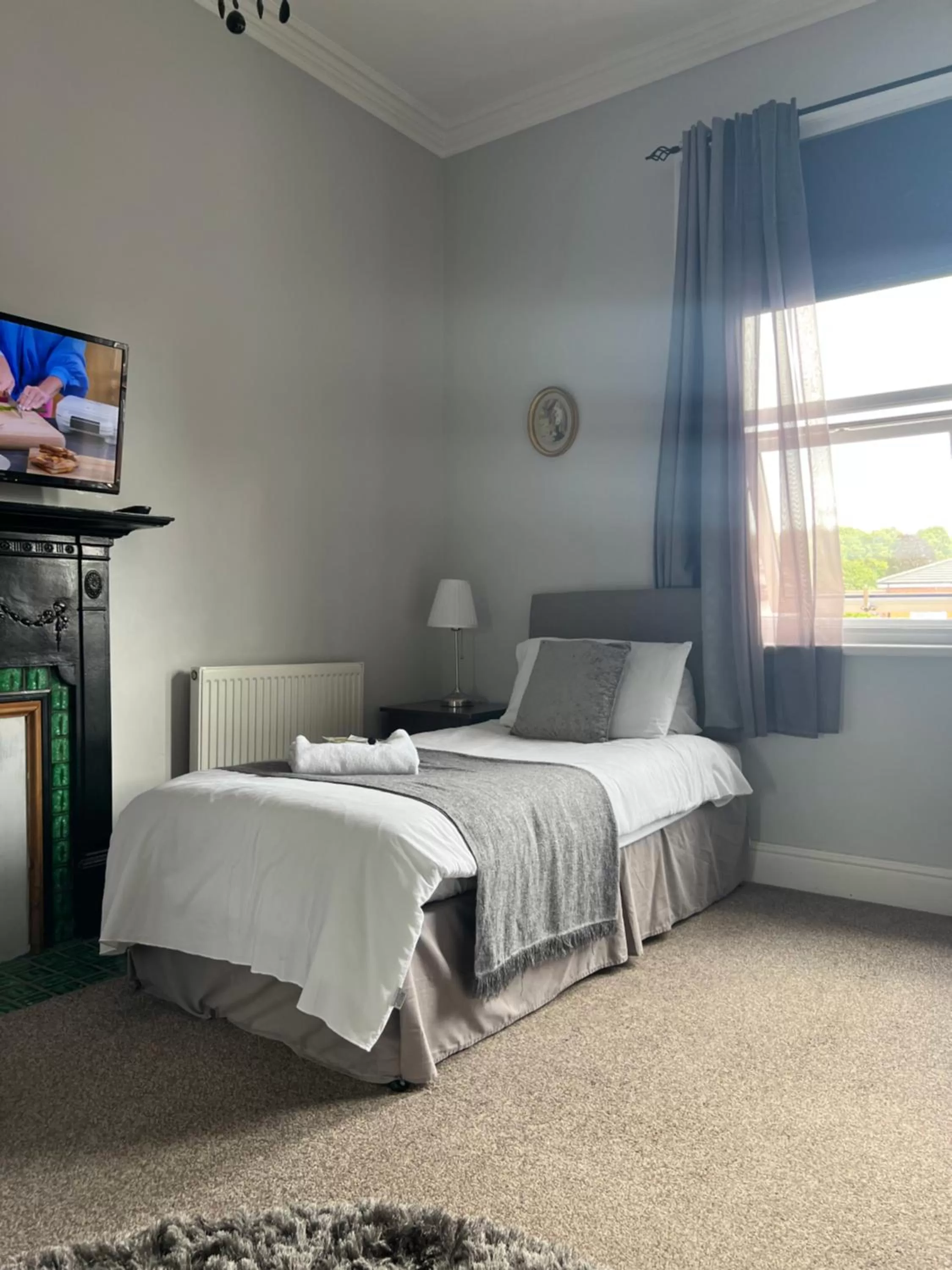 Bedroom, Bed in St Andrews house Hotel