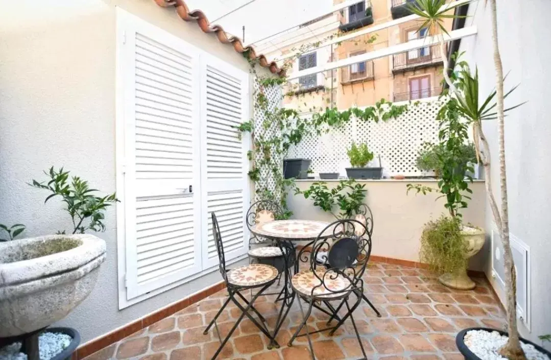 Balcony/Terrace in San Francesco Rooms and Apartment with Terrace in Palermo