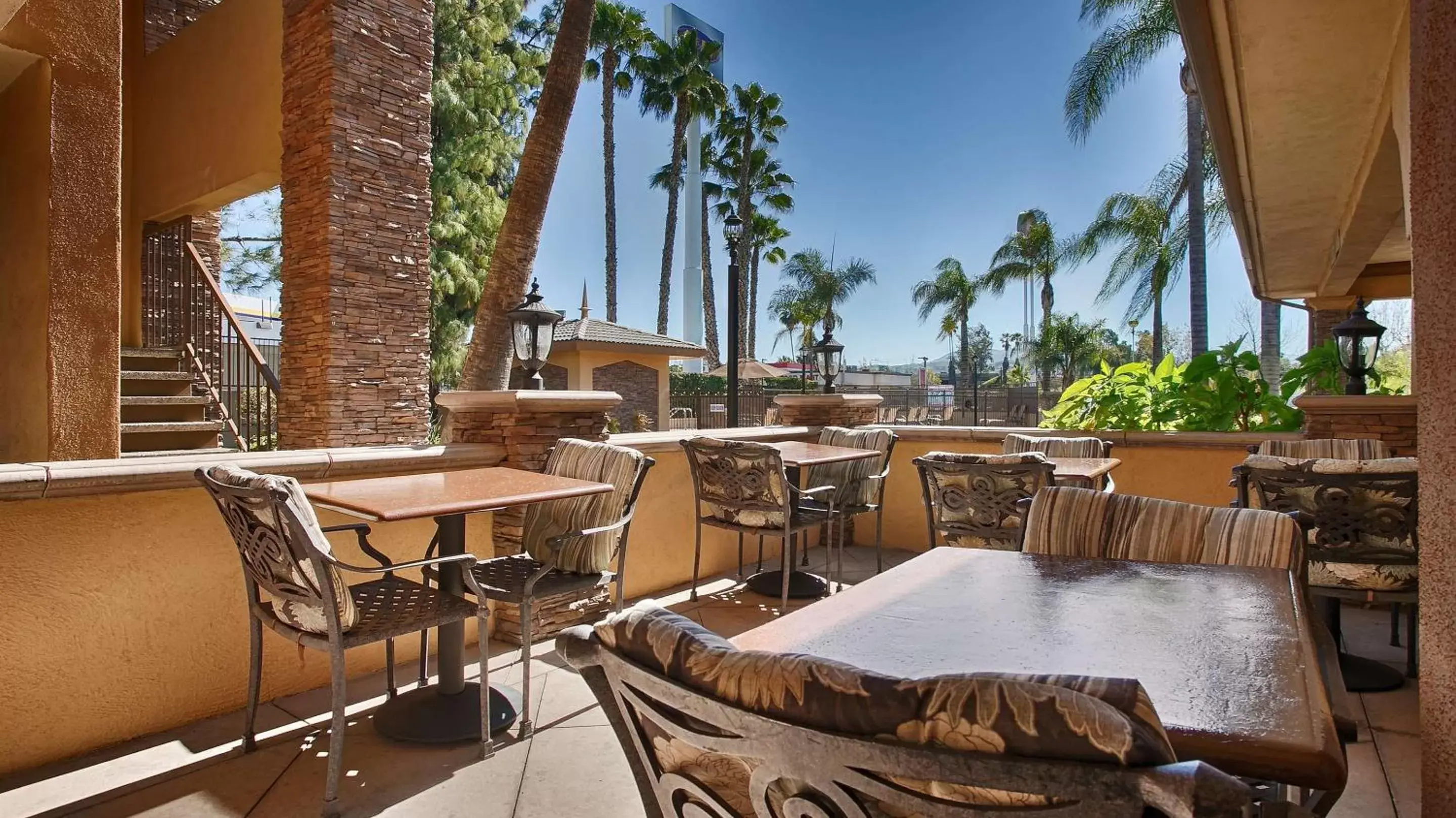 On site, Restaurant/Places to Eat in SureStay Plus Hotel by Best Western San Bernardino South