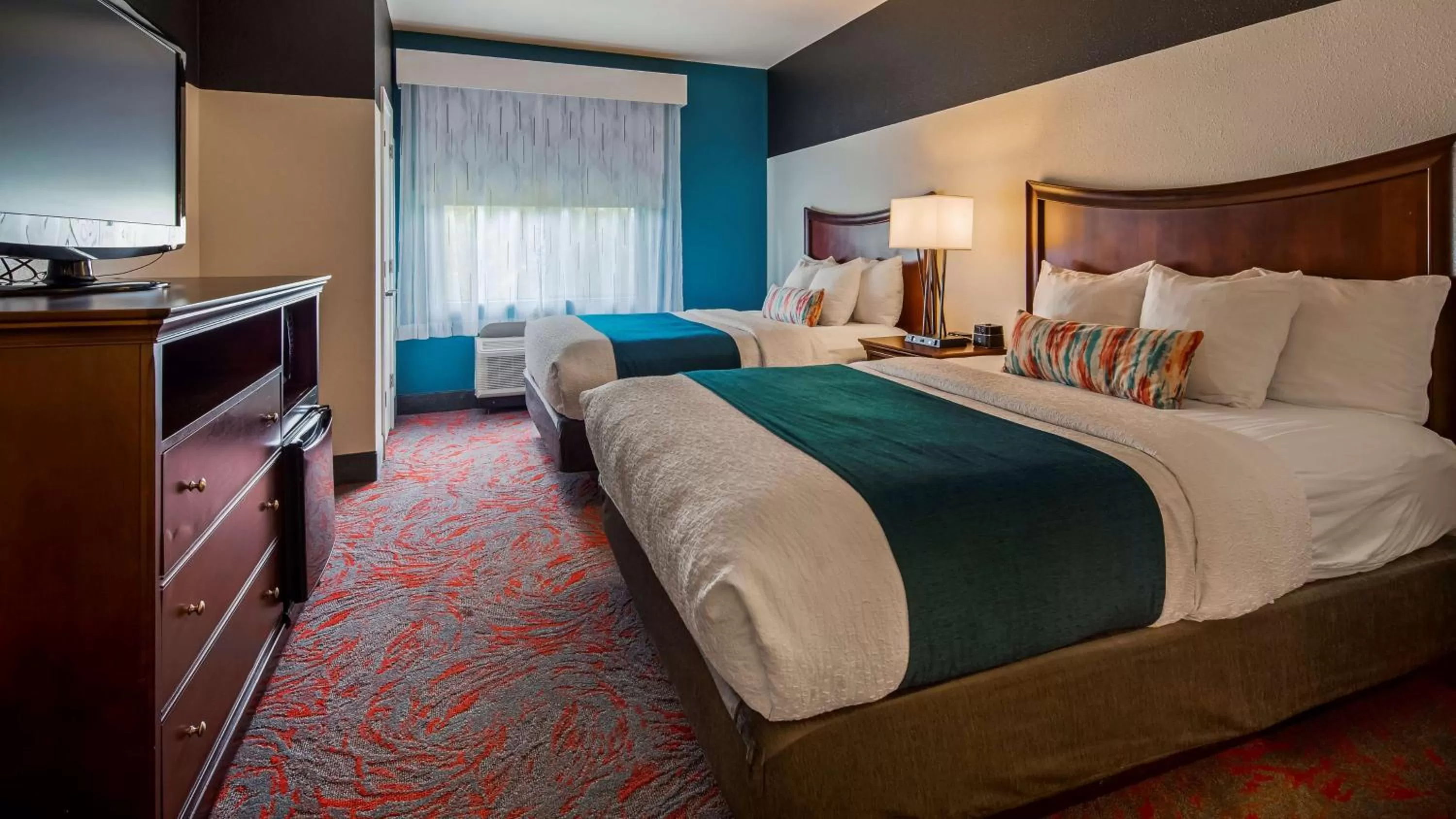 Queen Suite with Two Queen Beds and Mobility Accessible Tub in Best Western Plus Daphne