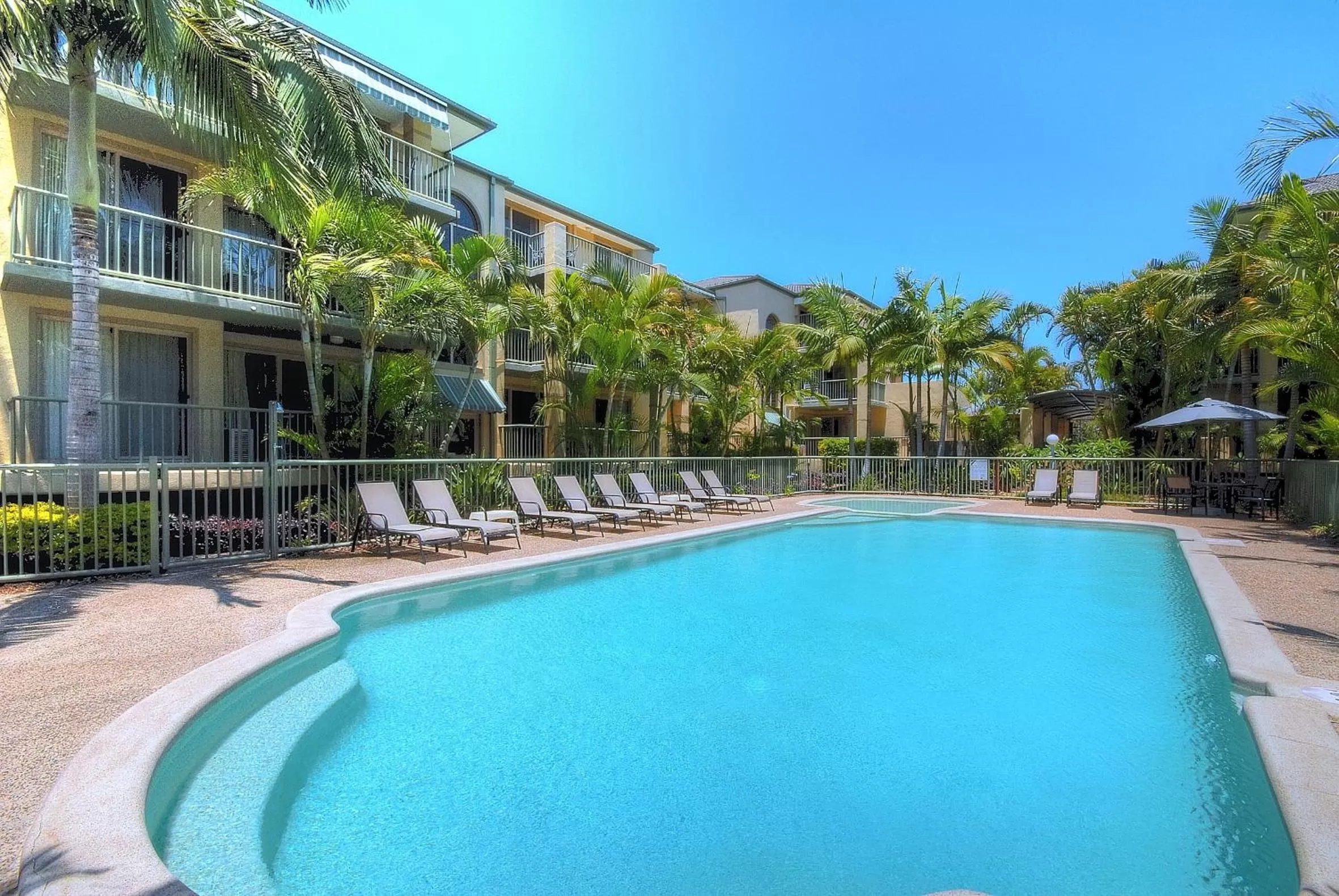 Day in Bila Vista Kirra Beachside Apartments