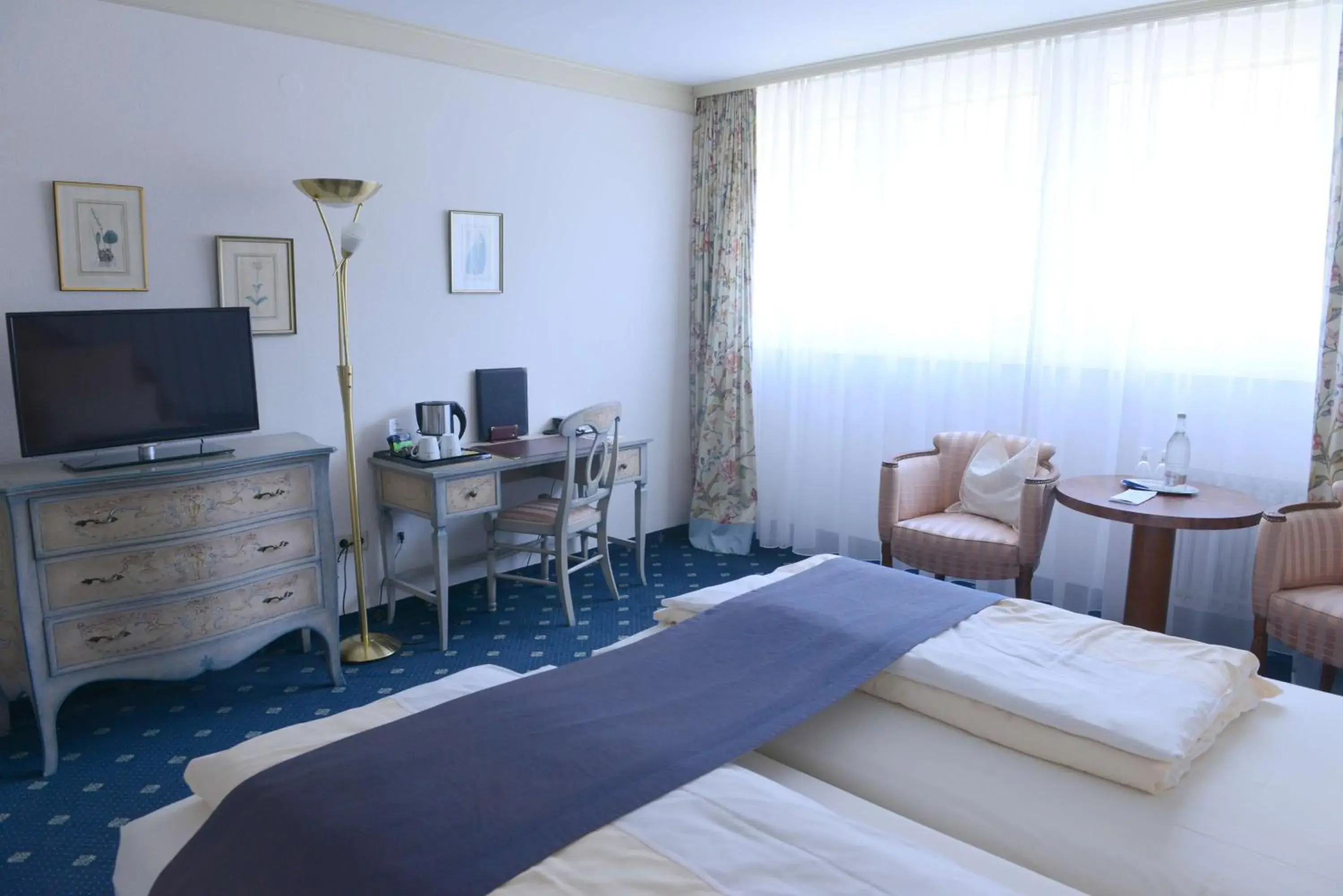 Photo of the whole room, TV/Entertainment Center in Best Western Hotel Rhön Garden