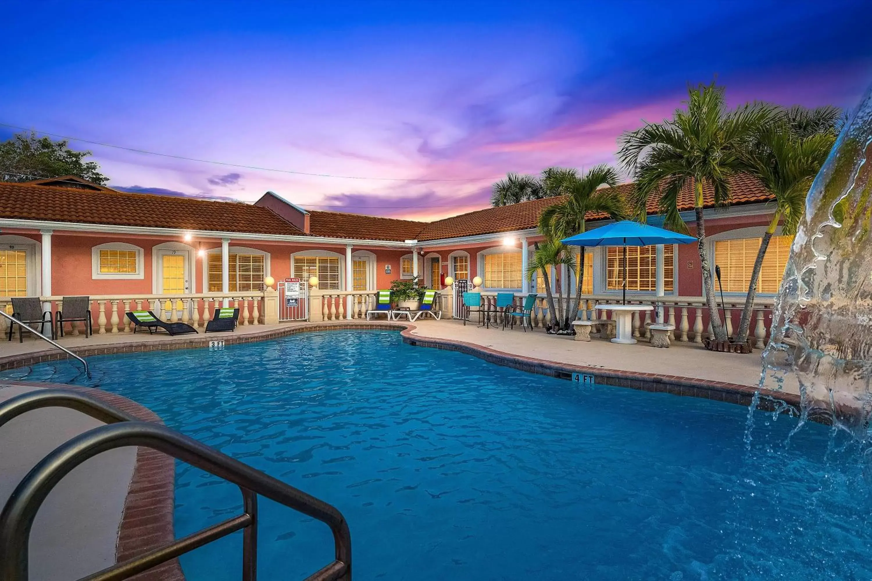 Pool view in Blind Pass Resort Motel Pool view in Blind Pass Resort Motel