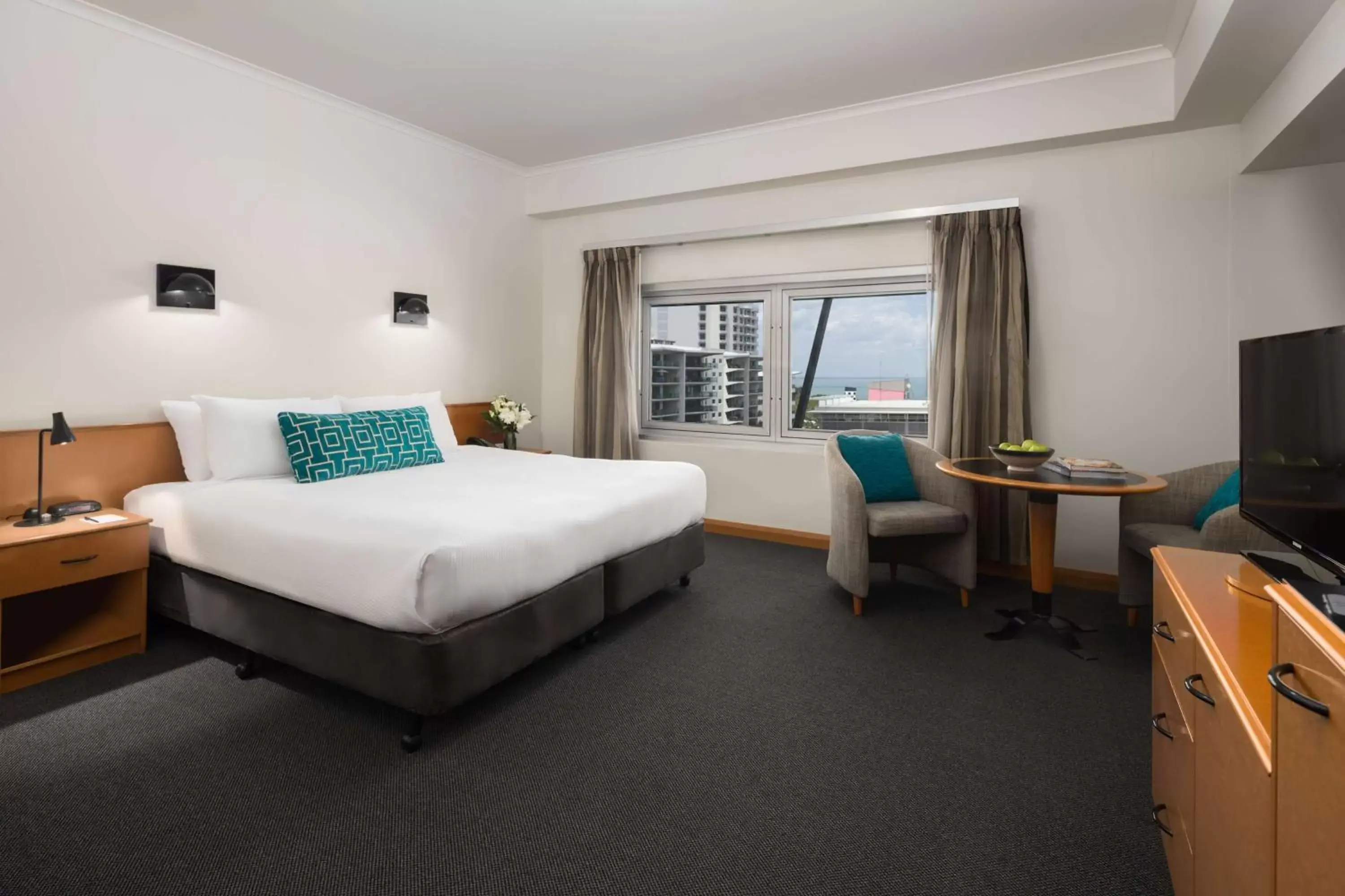 Photo of the whole room in Rydges Darwin Central