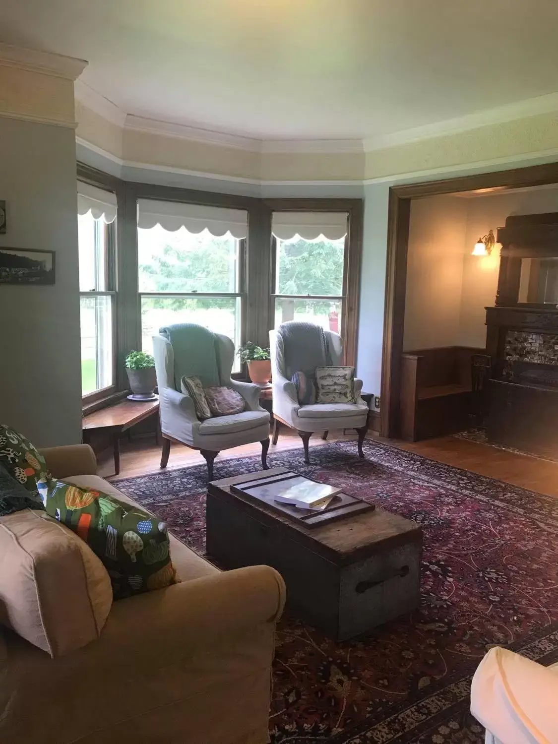 Living room, Seating Area in Laurel River Club Bed & Breakfast or LRCBNB
