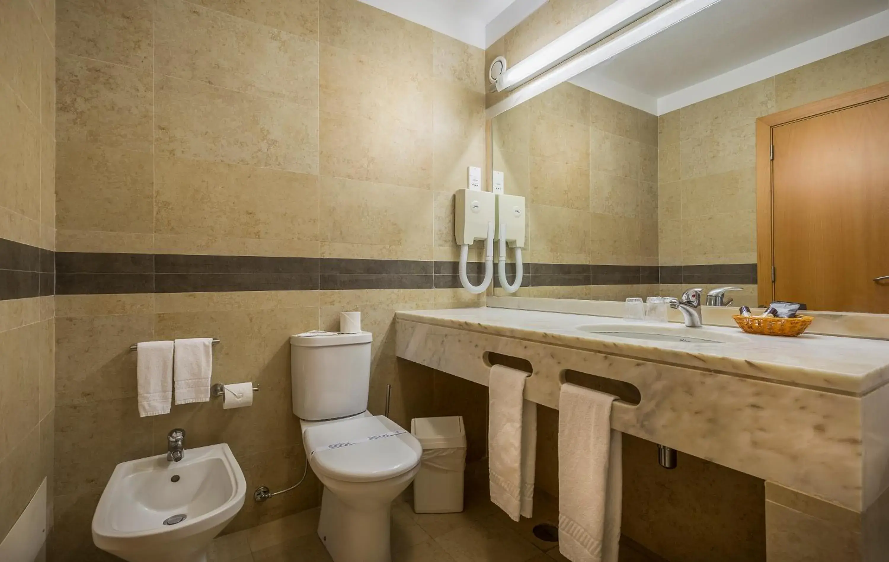 Toilet, Bathroom in Interpass Vau Hotel Apartamentos