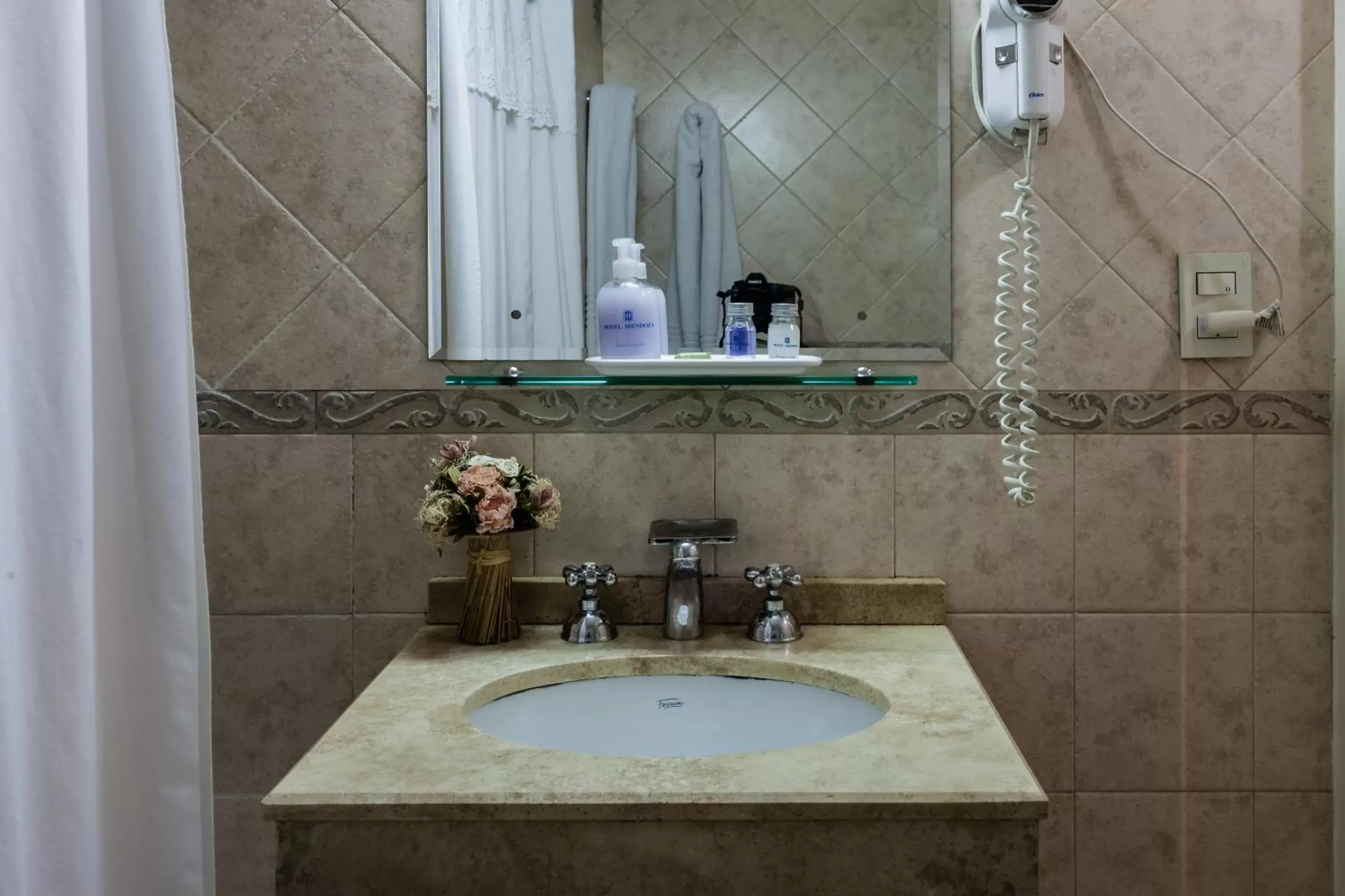 Bathroom in Hotel Mendoza