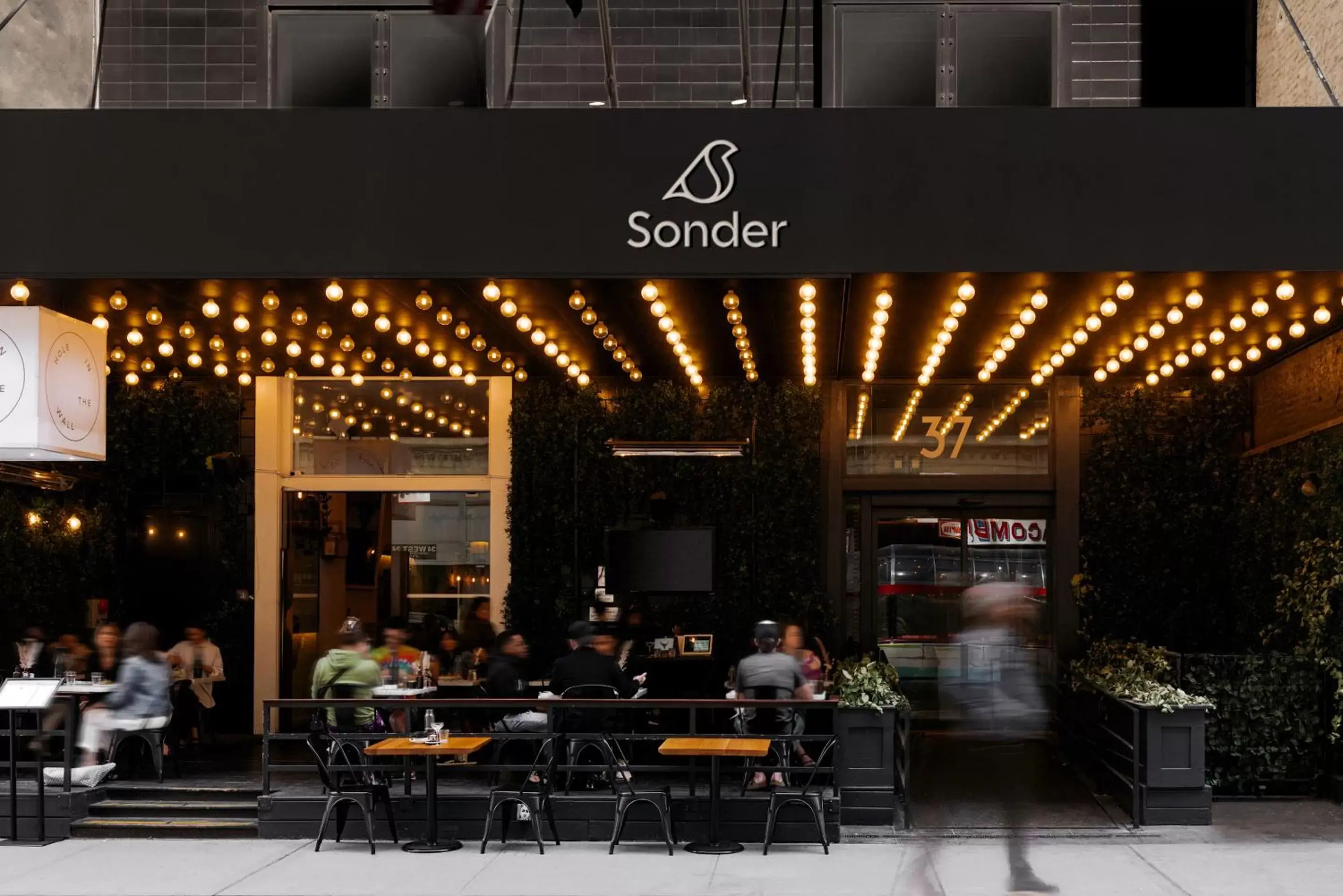Restaurant/Places to Eat in Sonder Henri on 24