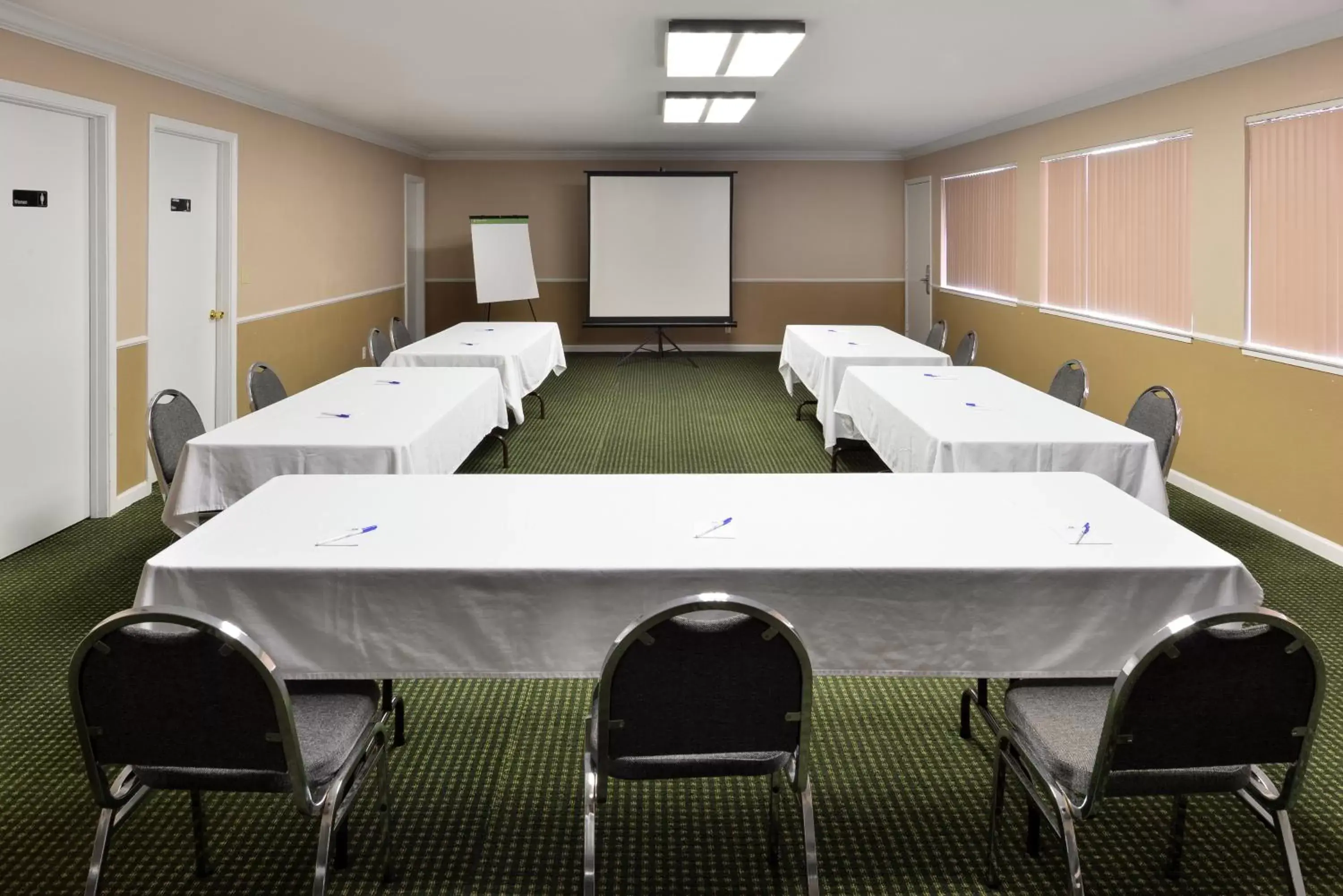 Business facilities, Business Area/Conference Room in Americas Best Value Inn Vacaville